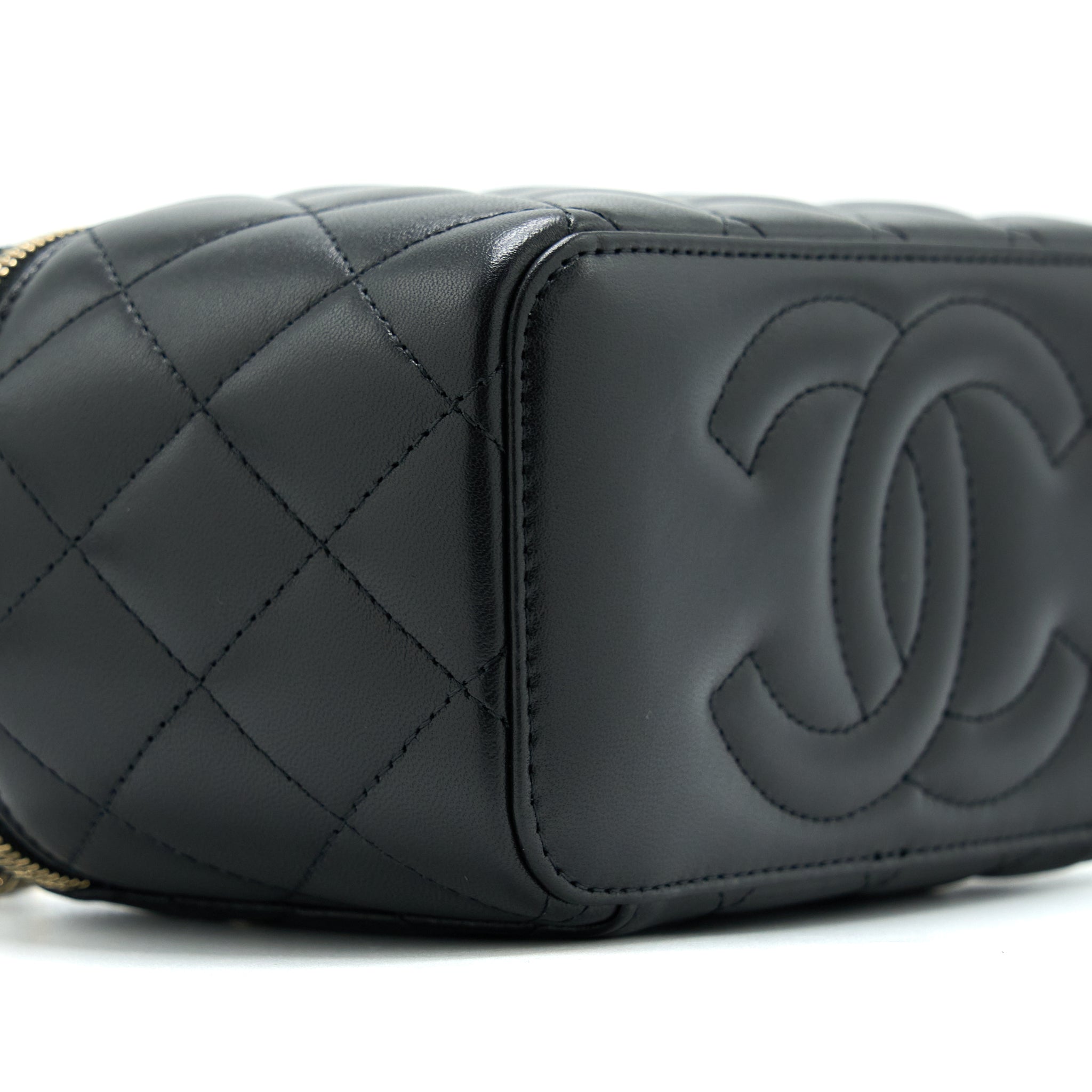 Chanel 22A Top Handle Long Vanity With Chain Lambskin Black L (New Version)