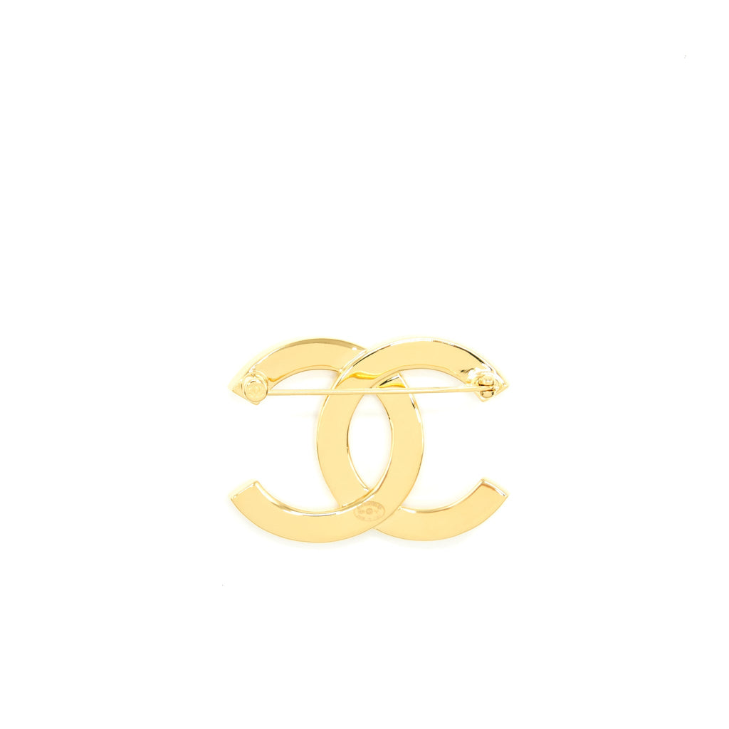 Chanel CC logo with letter brooch L
