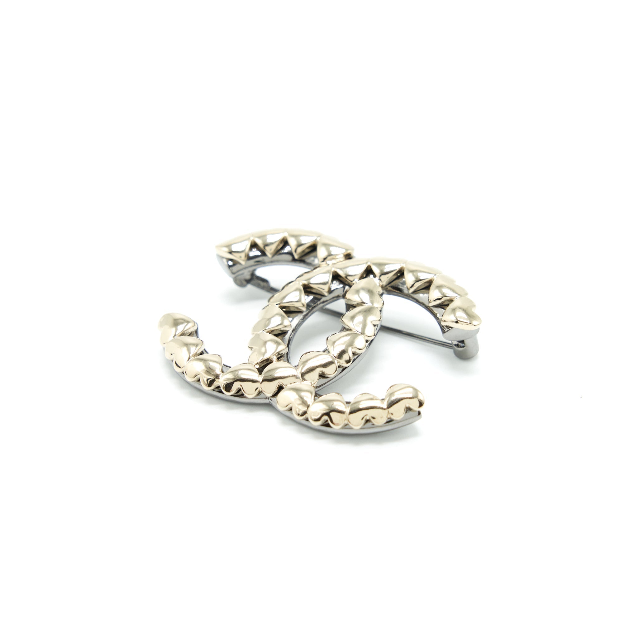 Chanel CC logo mini hearts brooch l