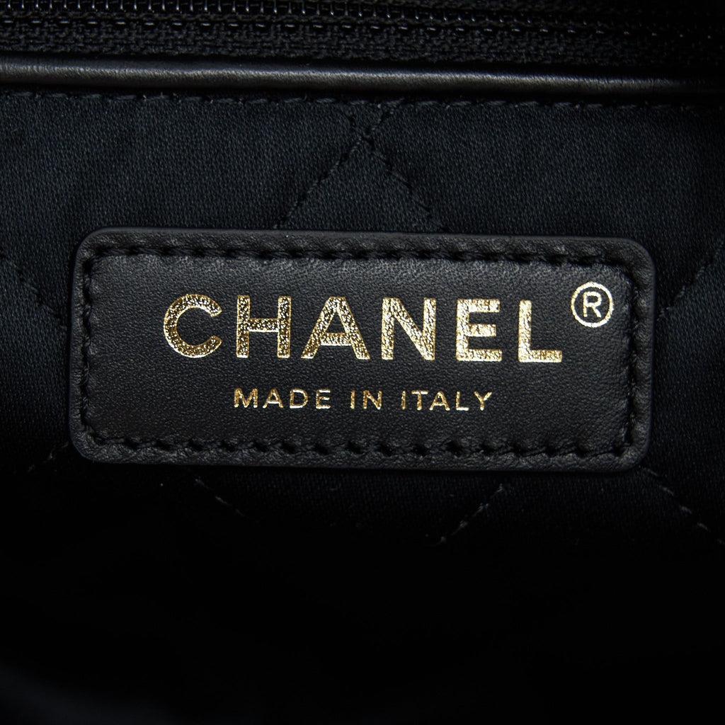Chanel Medium 22 Bag Tweed Multicolour (Microchip)