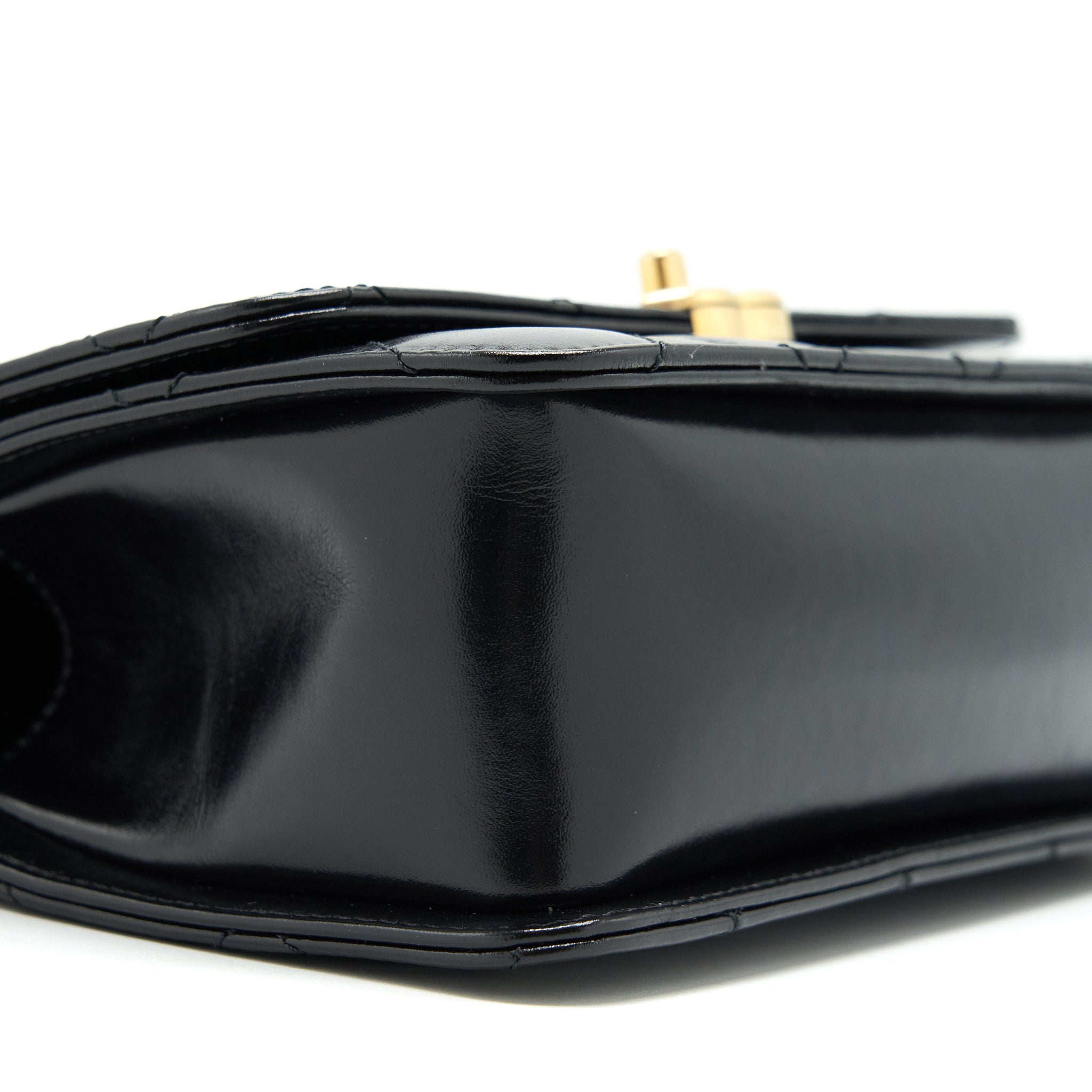 CHANEL 21A GOLD CRUSH FLAP BAG CALFSKIN Black