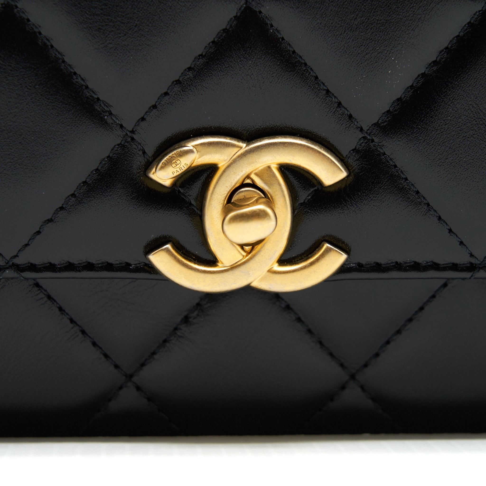 CHANEL 21A GOLD CRUSH FLAP BAG CALFSKIN Black