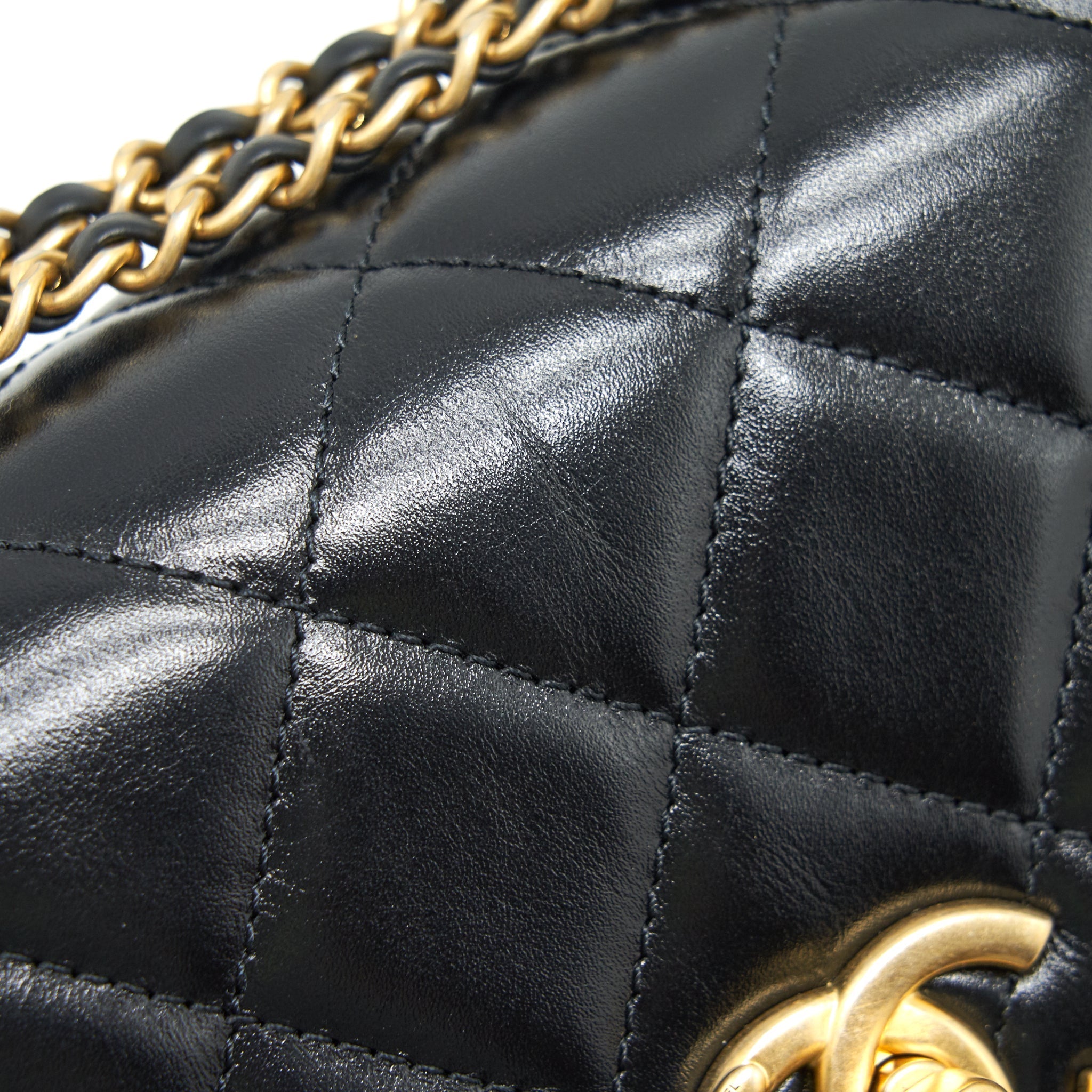 CHANEL 21A GOLD CRUSH FLAP BAG CALFSKIN Black