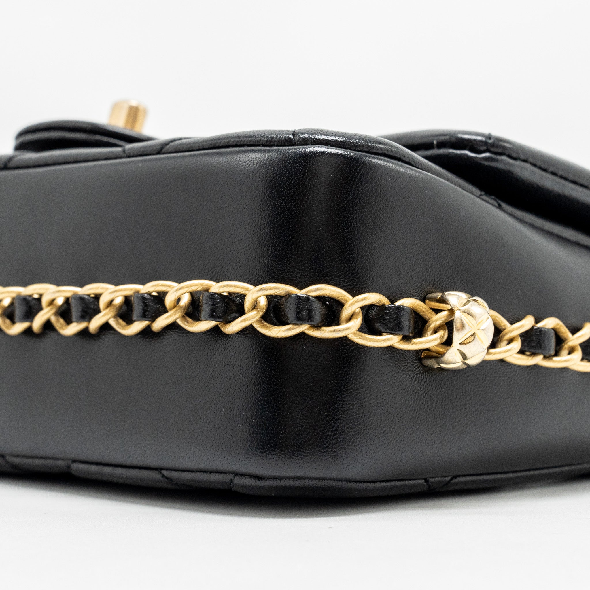 Chanel Quilted flap bag with detailed logo and chain lambskin black  (microchip)