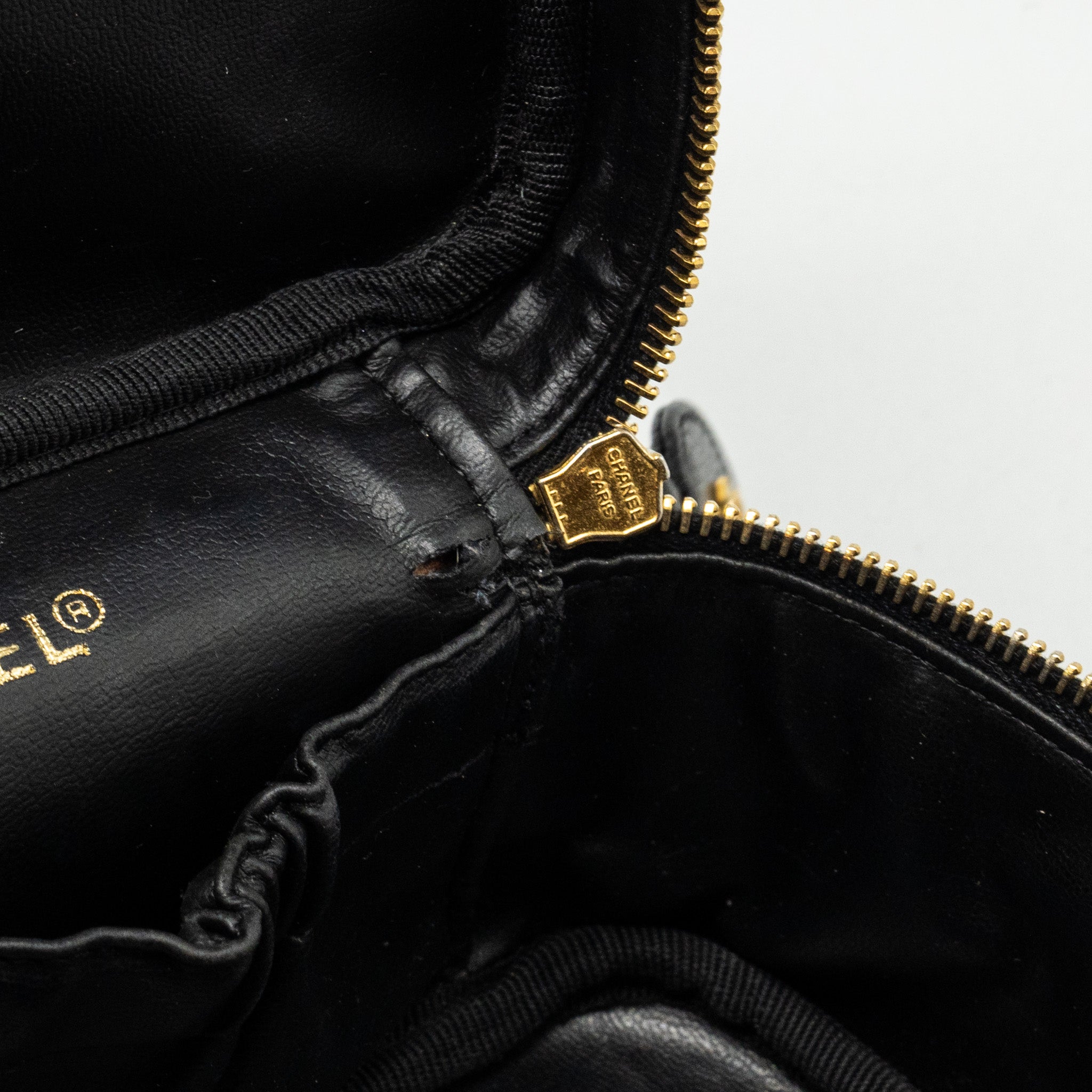 CHANEL VINTAGE Vanity Case Caviar Black