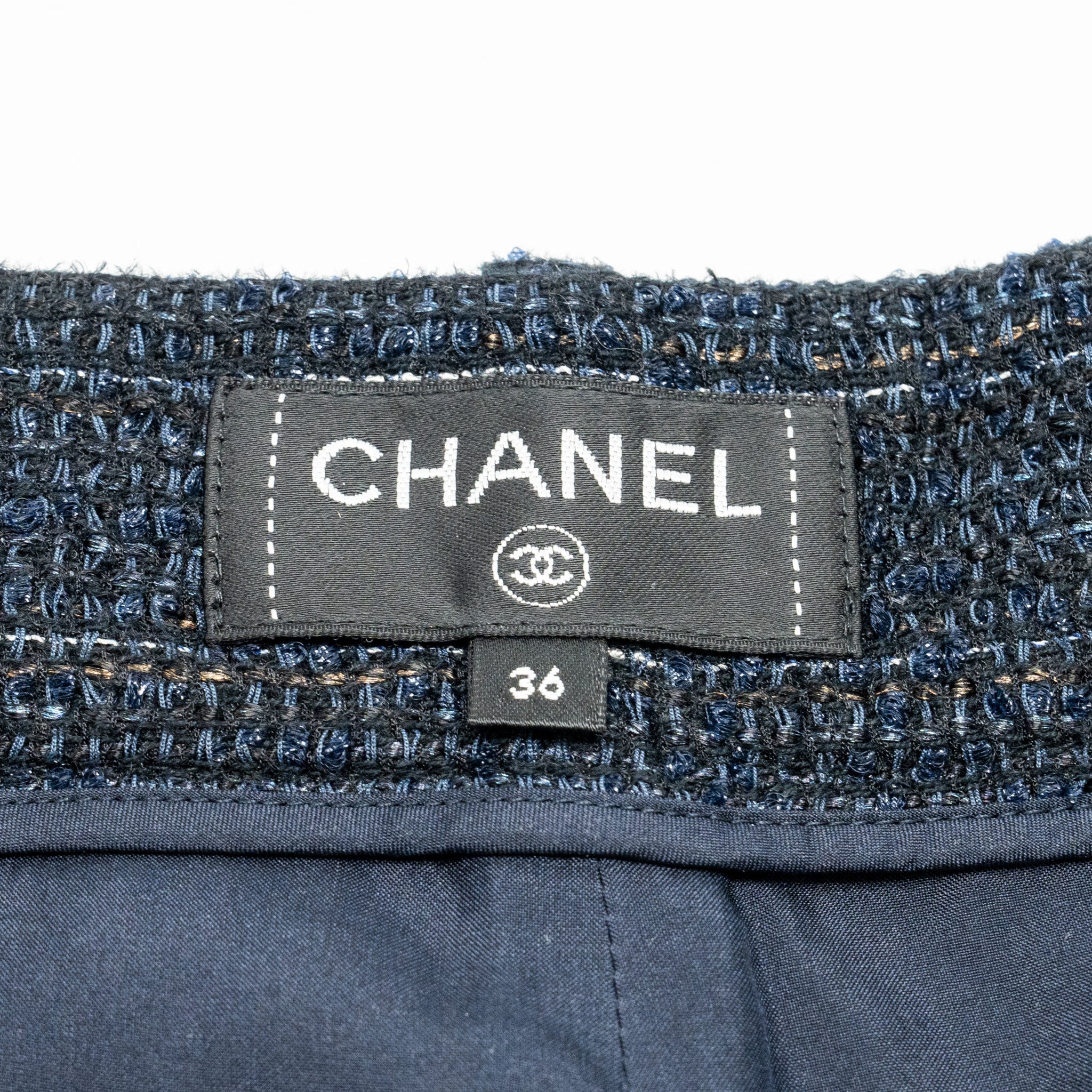 Chanel size 36 Knee-length shorts tweed black