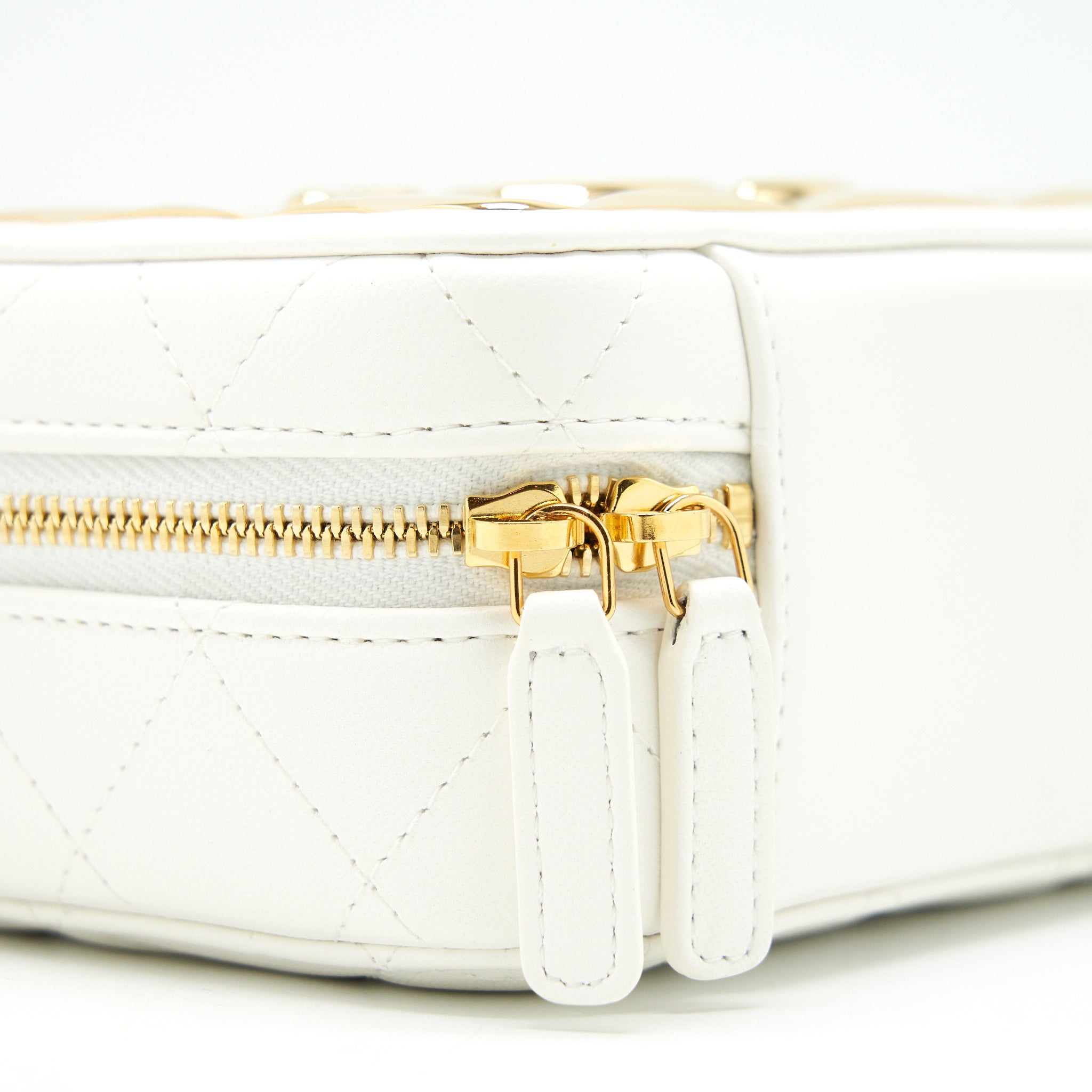 Chanel 21K Small Metal plate Vanity with chain Lambskin White