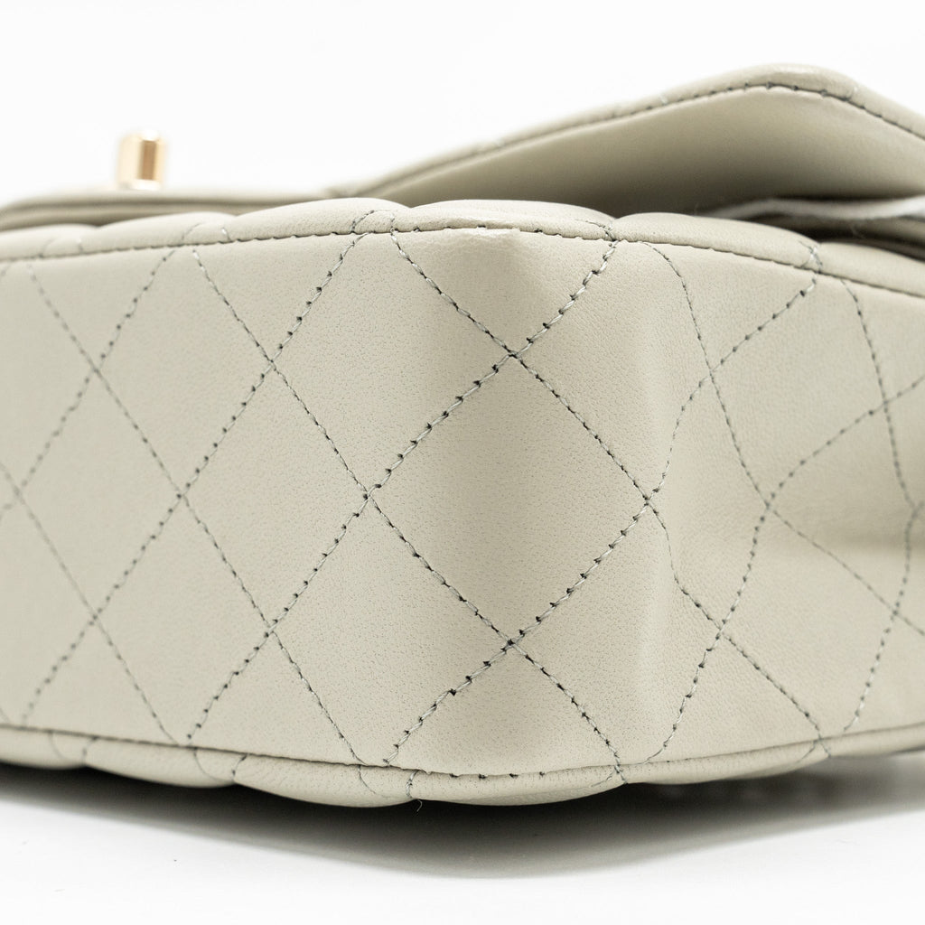 Chanel Medium Classic double flap bag lambskin light grey L (Microchip)
