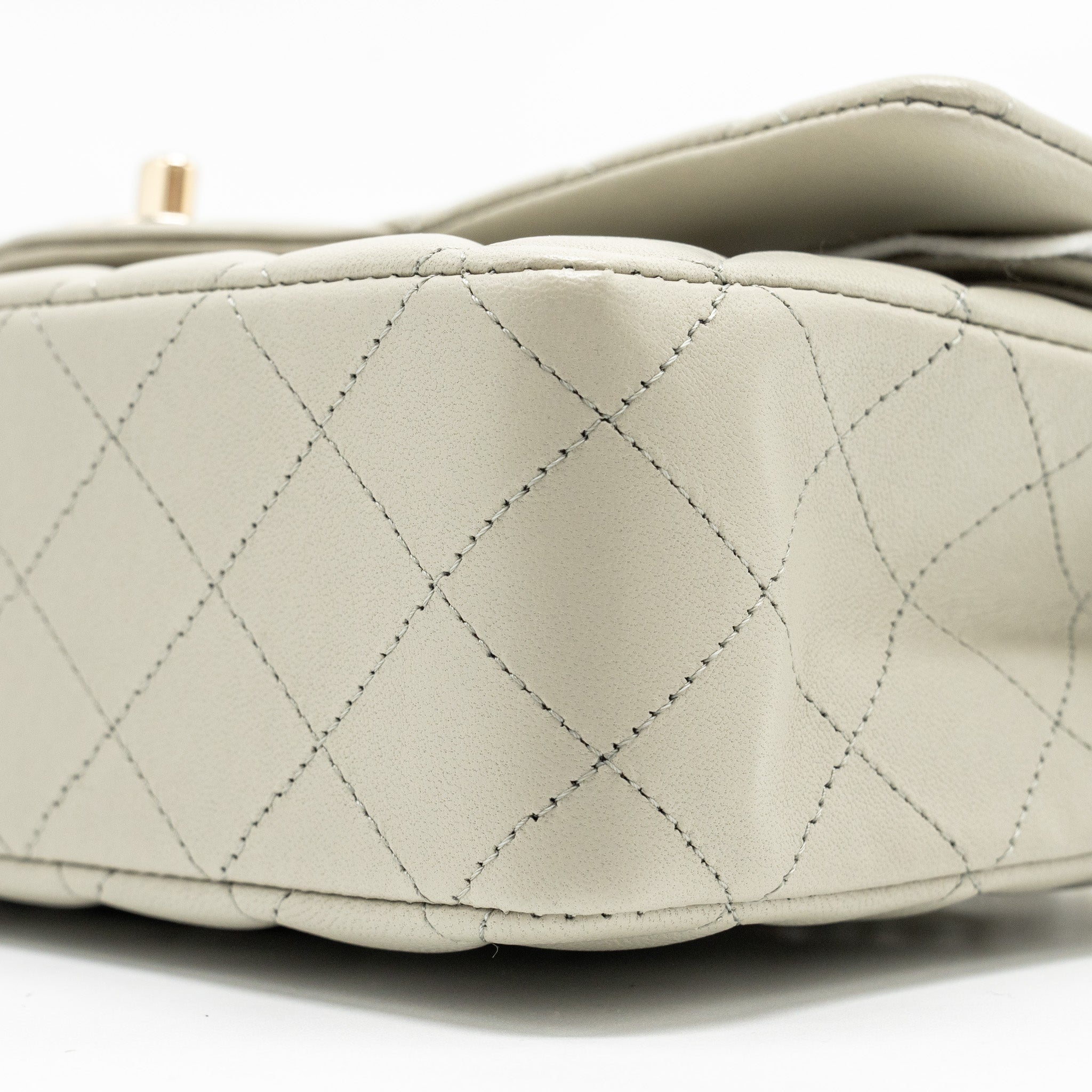 Chanel Medium Classic double flap bag lambskin light grey L (Microchip)