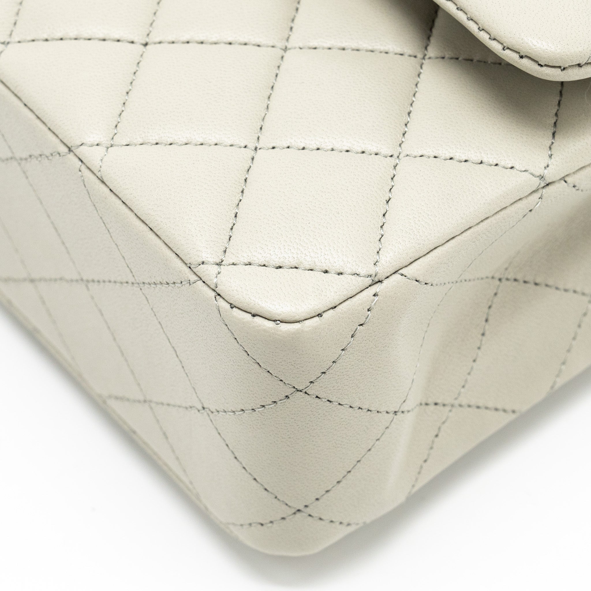Chanel Medium Classic double flap bag lambskin light grey L (Microchip)