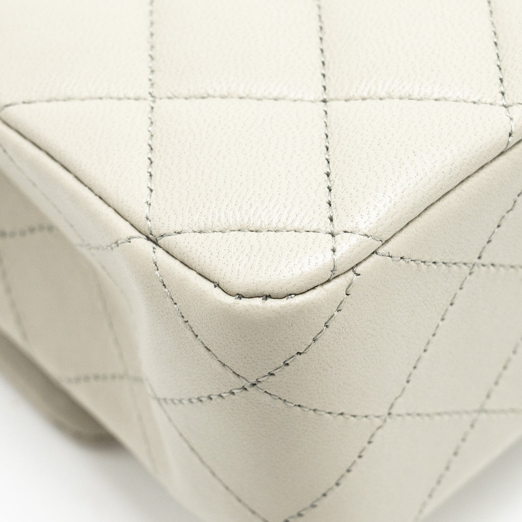Chanel Medium Classic double flap bag lambskin light grey L (Microchip)