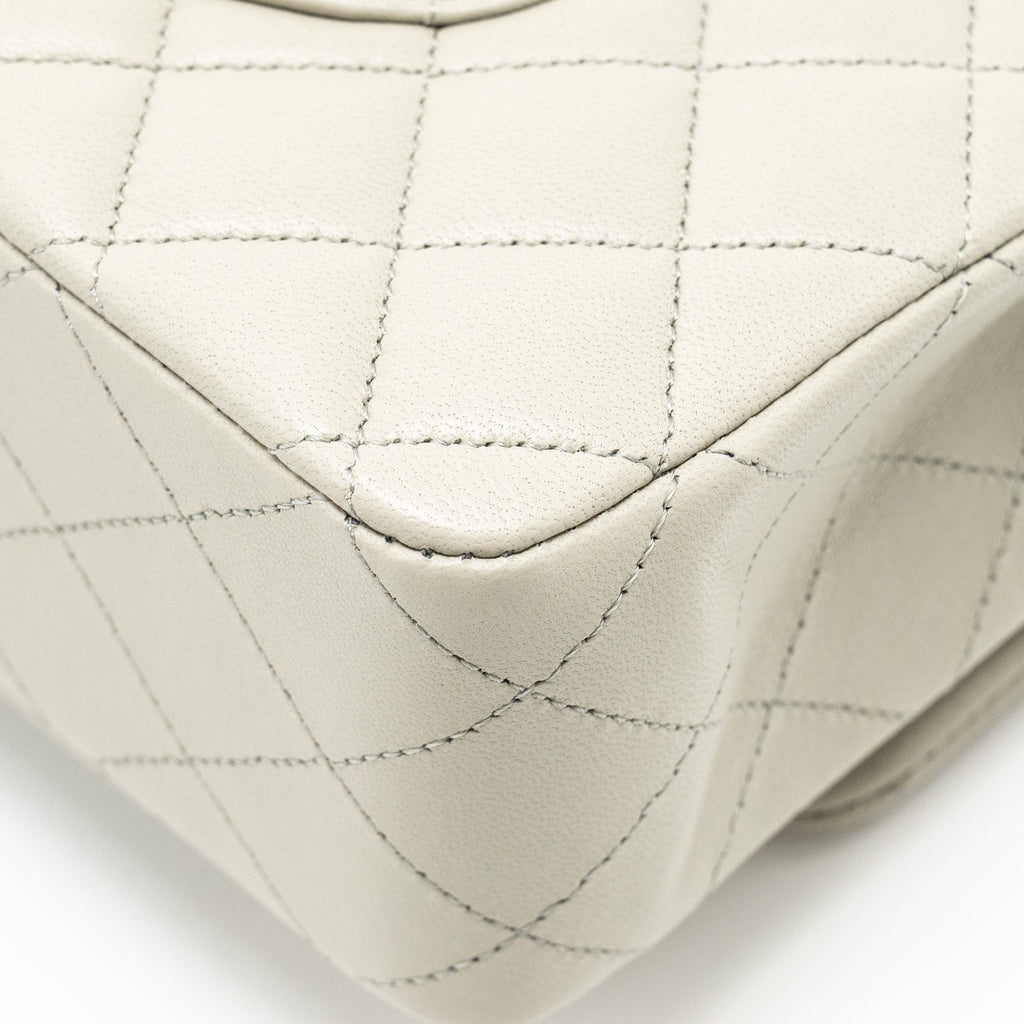 Chanel Medium Classic double flap bag lambskin light grey L (Microchip)