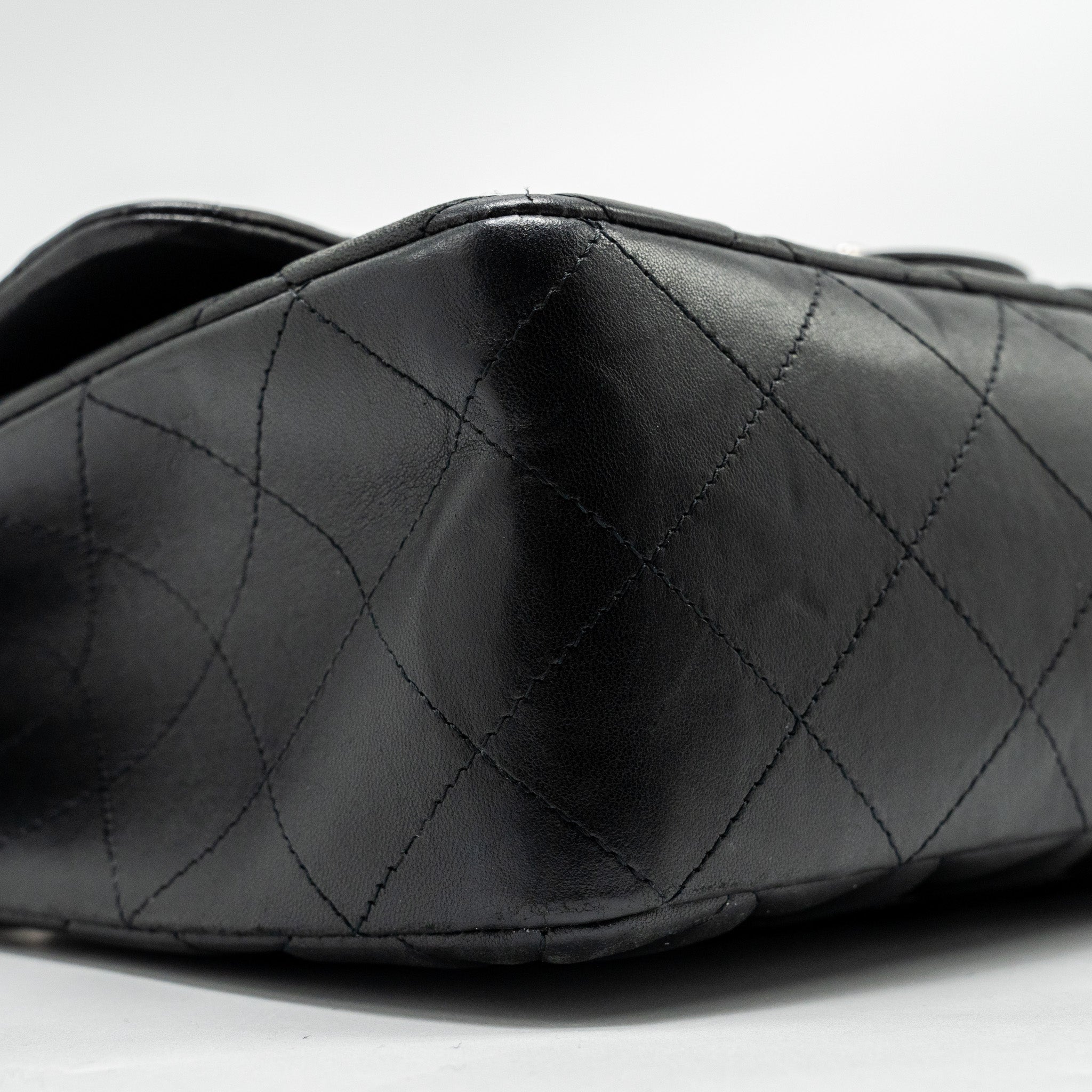 Chanel Classic single Flap Bag Lambskin Black
