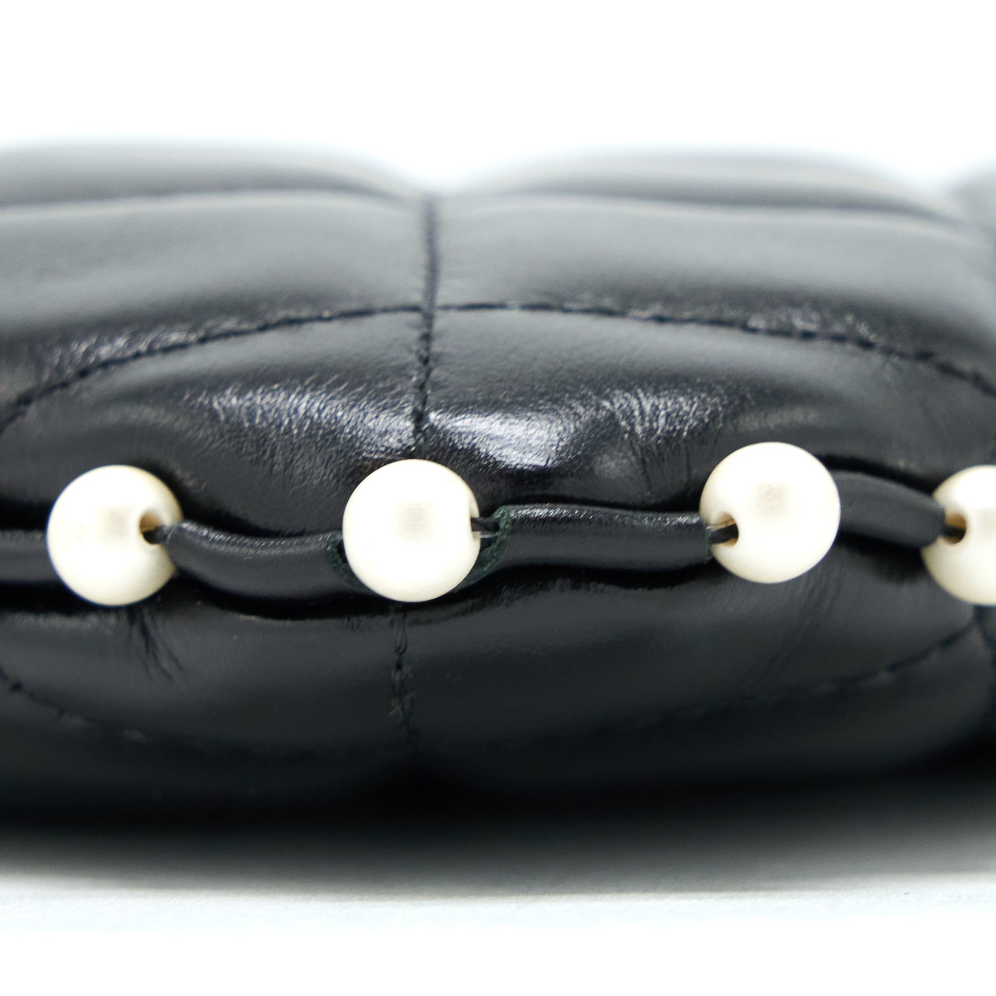 Chanel O-Case Pouch Pearl/Aged Calfskin Black L