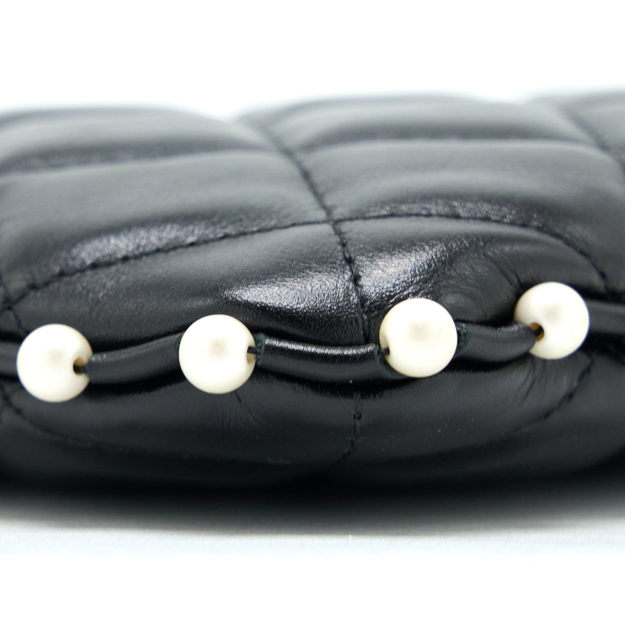 Chanel O-Case Pouch Pearl/Aged Calfskin Black L