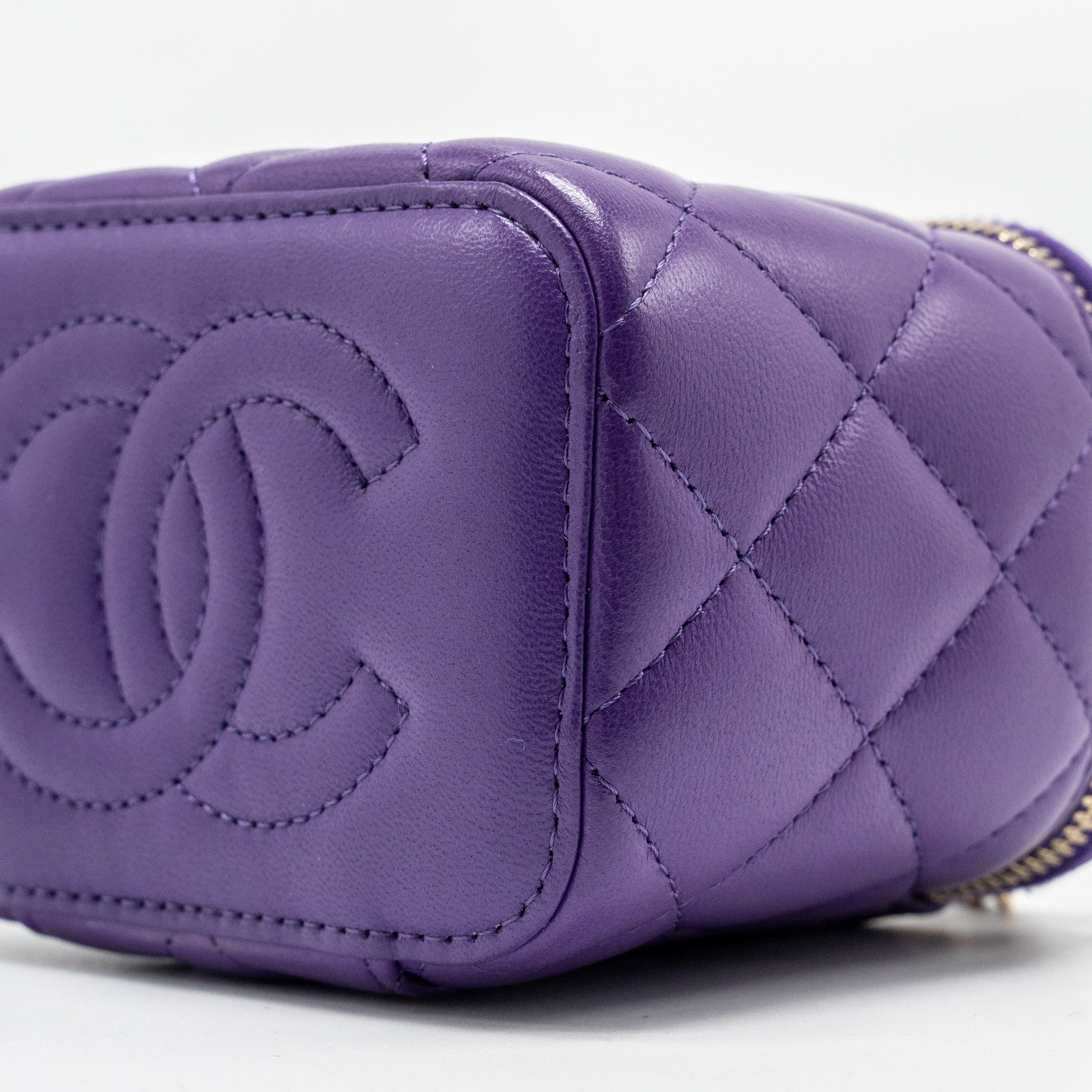 Chanel 22A Mini Vanity Case Lambskin Purple L (Microchip)