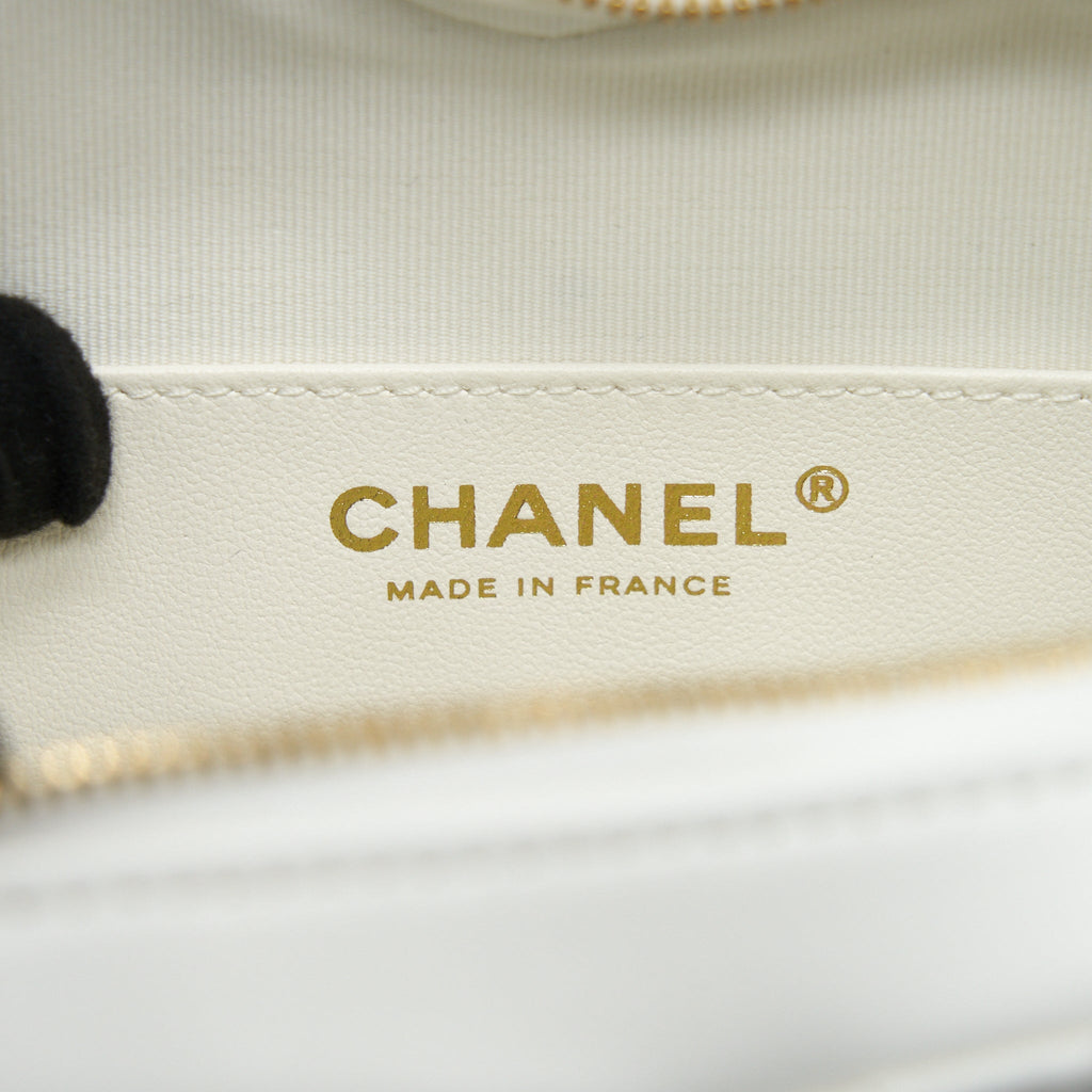 Chanel 22S Heart Bag Lambskin White L