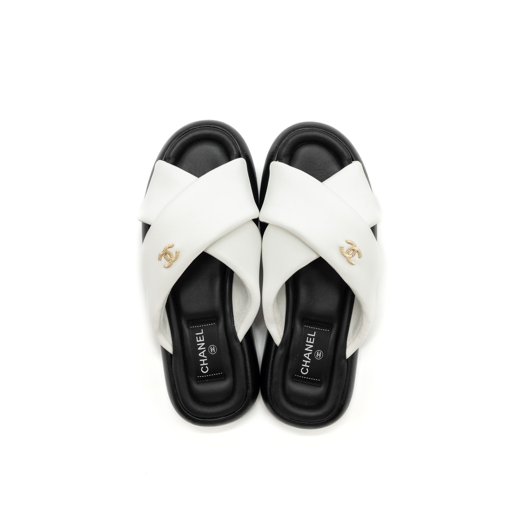 Chanel Size 39 Quilted Sandal Lambskin White/Black L