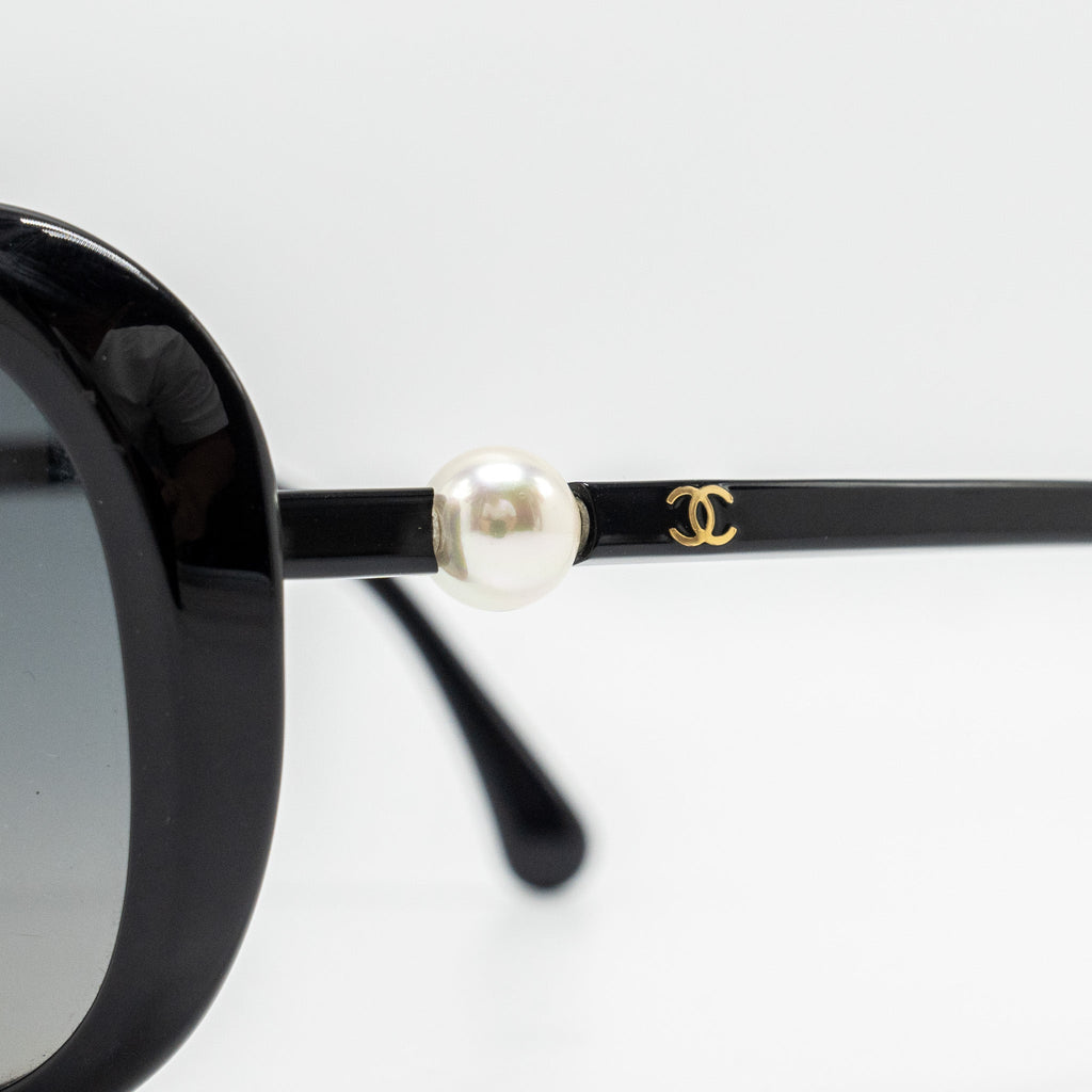 Chanel Sunglasses with Pearl Black