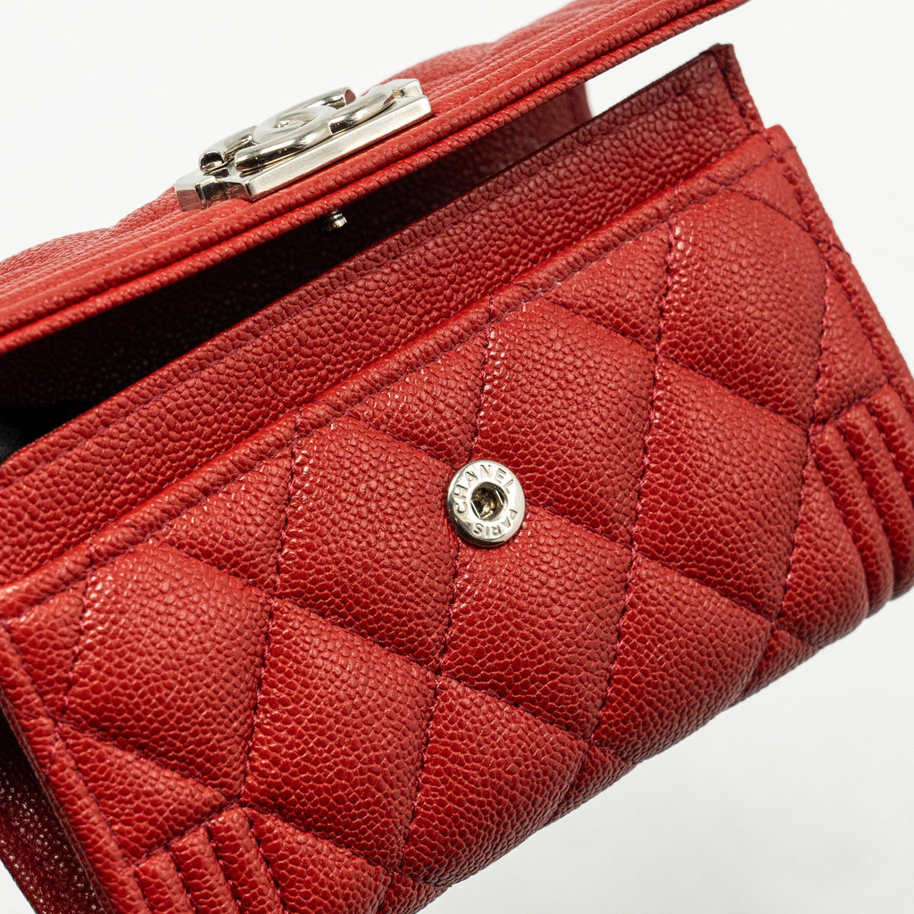 CHANEL Boy Flap Card Holder Caviar Red