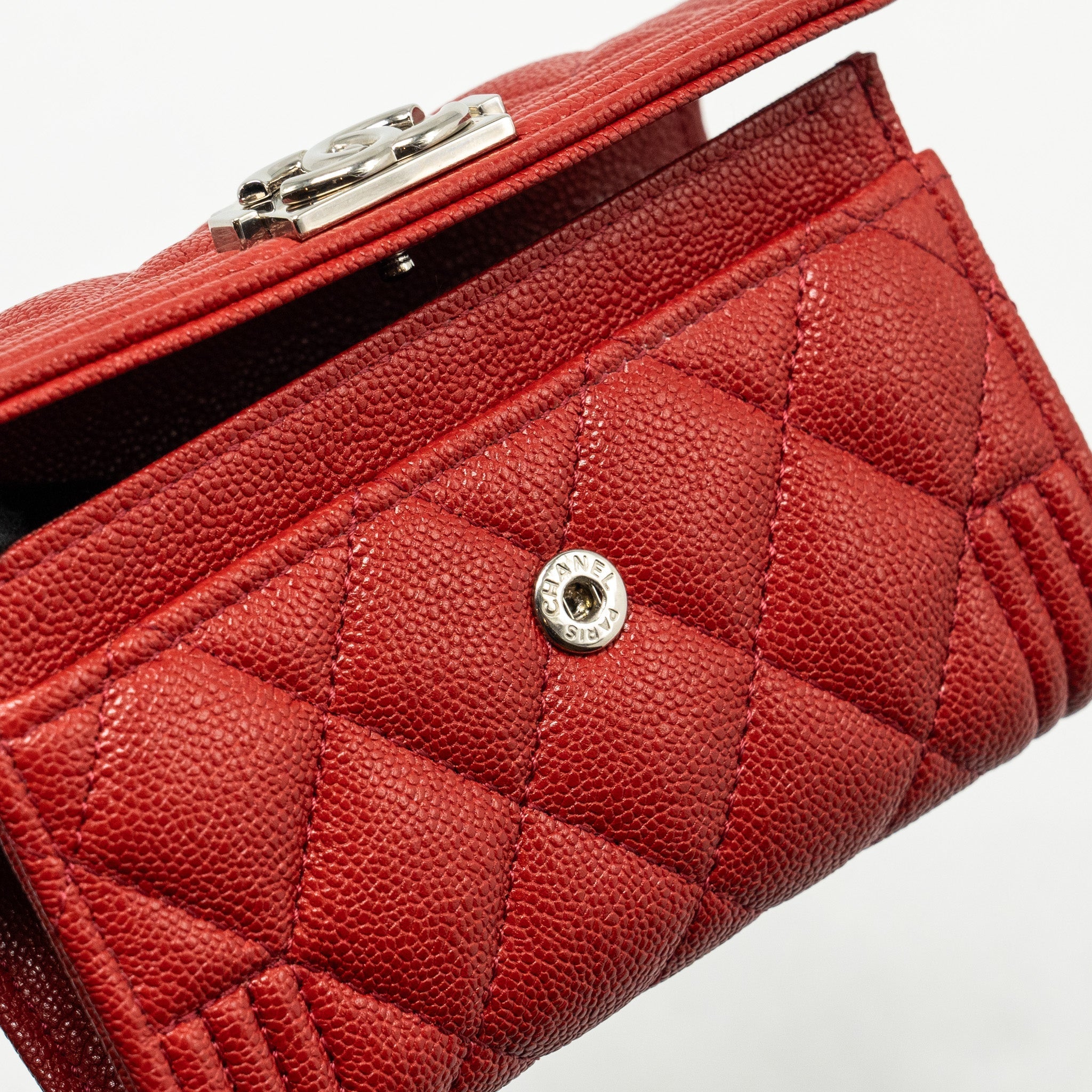 CHANEL Boy Flap Card Holder Caviar Red
