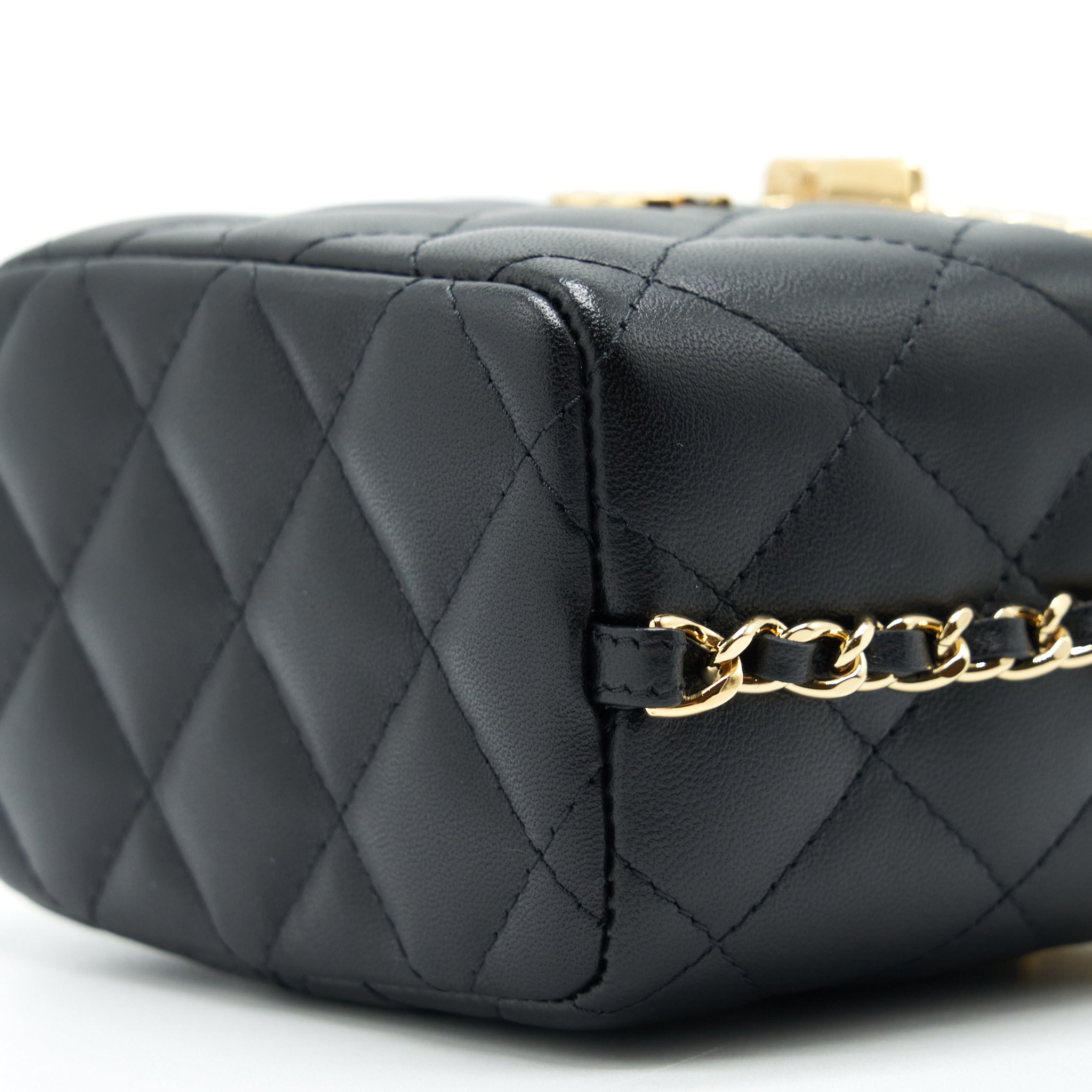 Chanel 22S Small Clic Flap Vanity With Chain Lambskin Black L