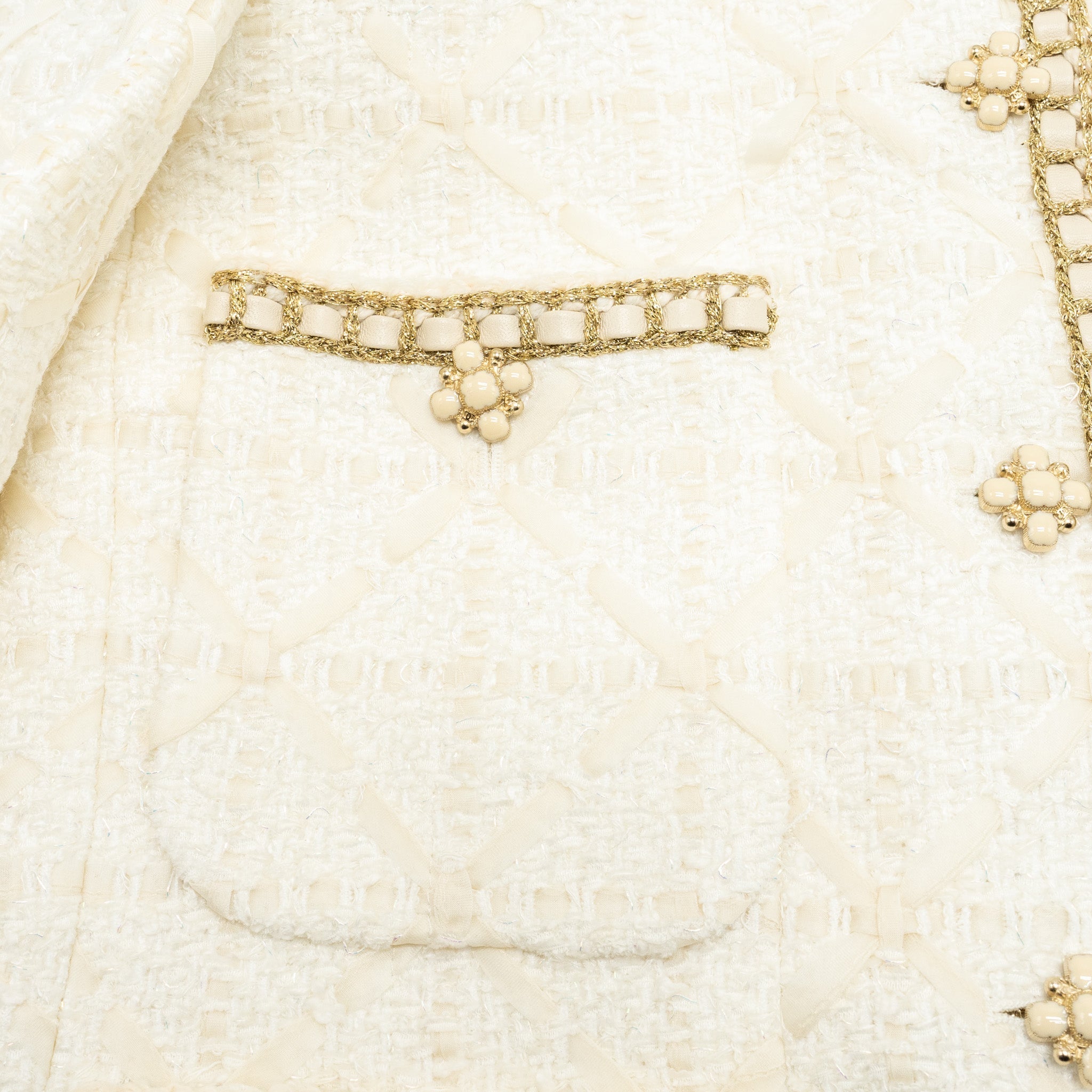 Chanel Size 34 Tweed Jacket White/Gold