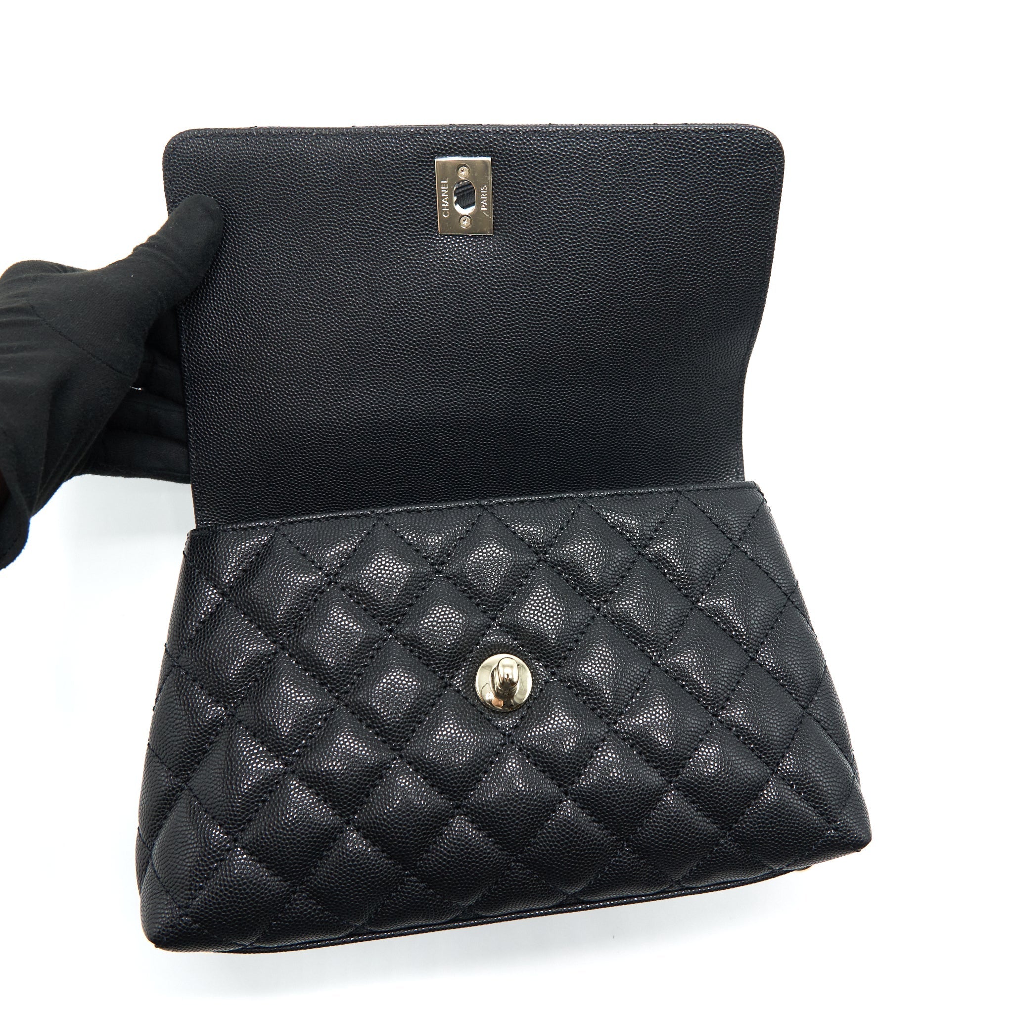 Chanel 22P Small Coco Handle Caviar Black L