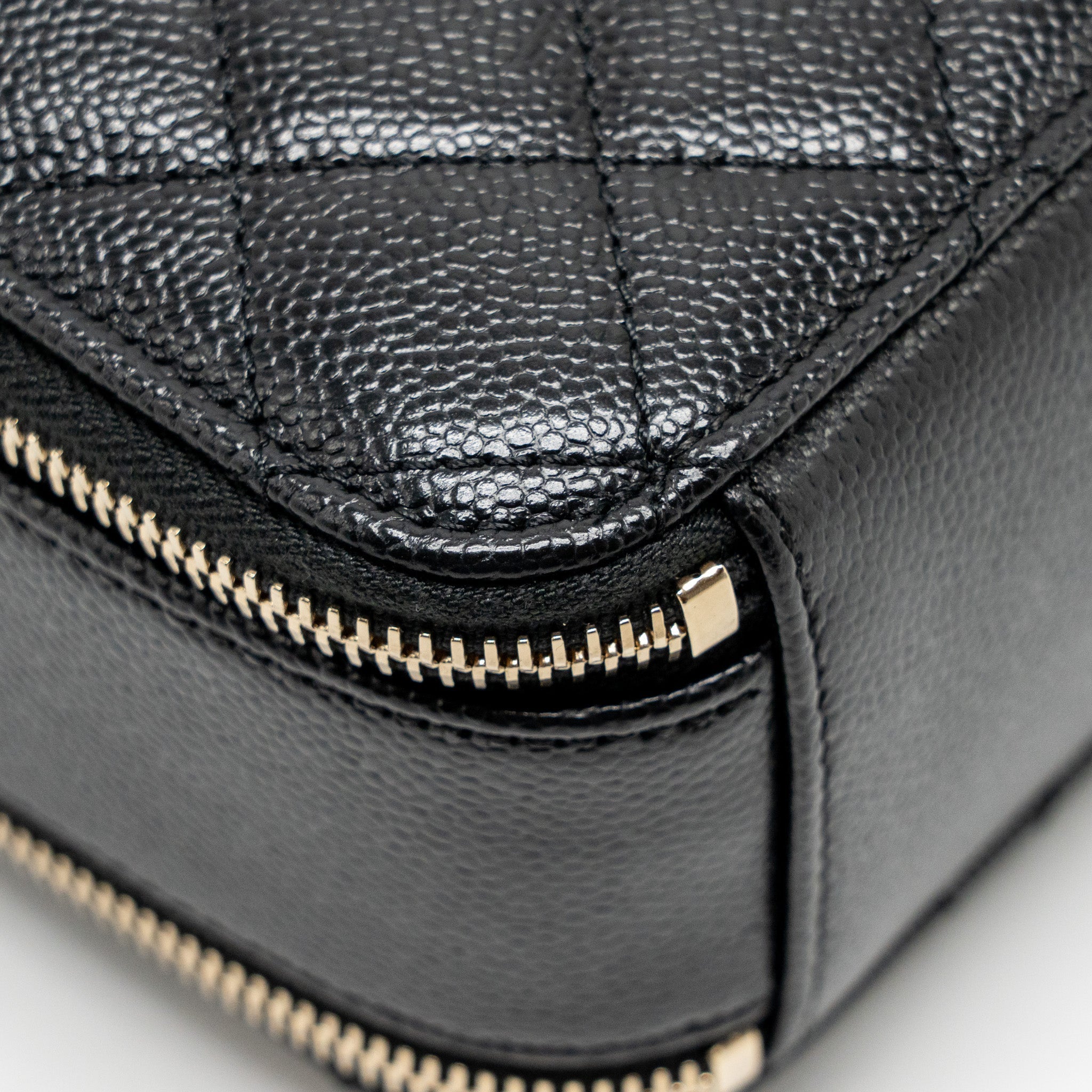 Chanel Logo Detailed Handle Mini Pick Me Up Vanity Case Caviar Black  (Microchip)