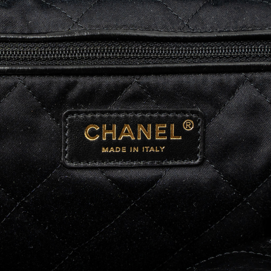 Chanel Large 22 Bag Shiny Calfskin Black  (Microchip)