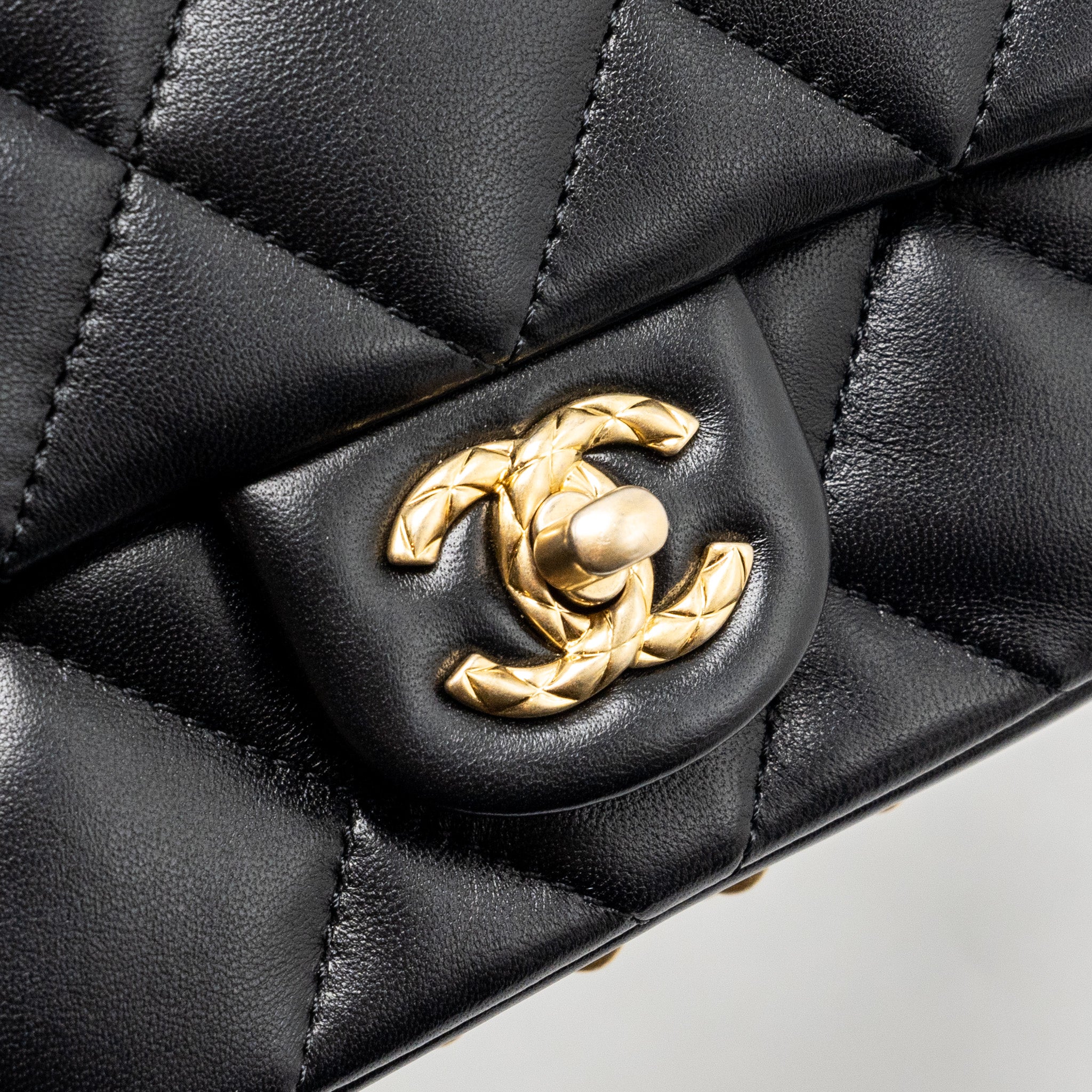Chanel Quilted flap bag with detailed logo and chain lambskin black  (microchip)