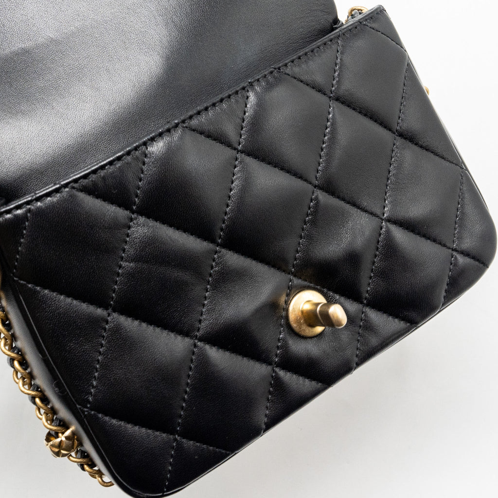 Chanel Quilted flap bag with detailed logo and chain lambskin black  (microchip)