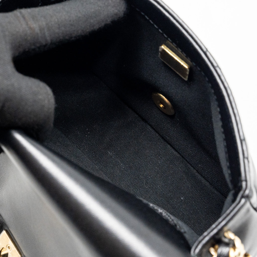 Chanel Quilted flap bag with detailed logo and chain lambskin black  (microchip)
