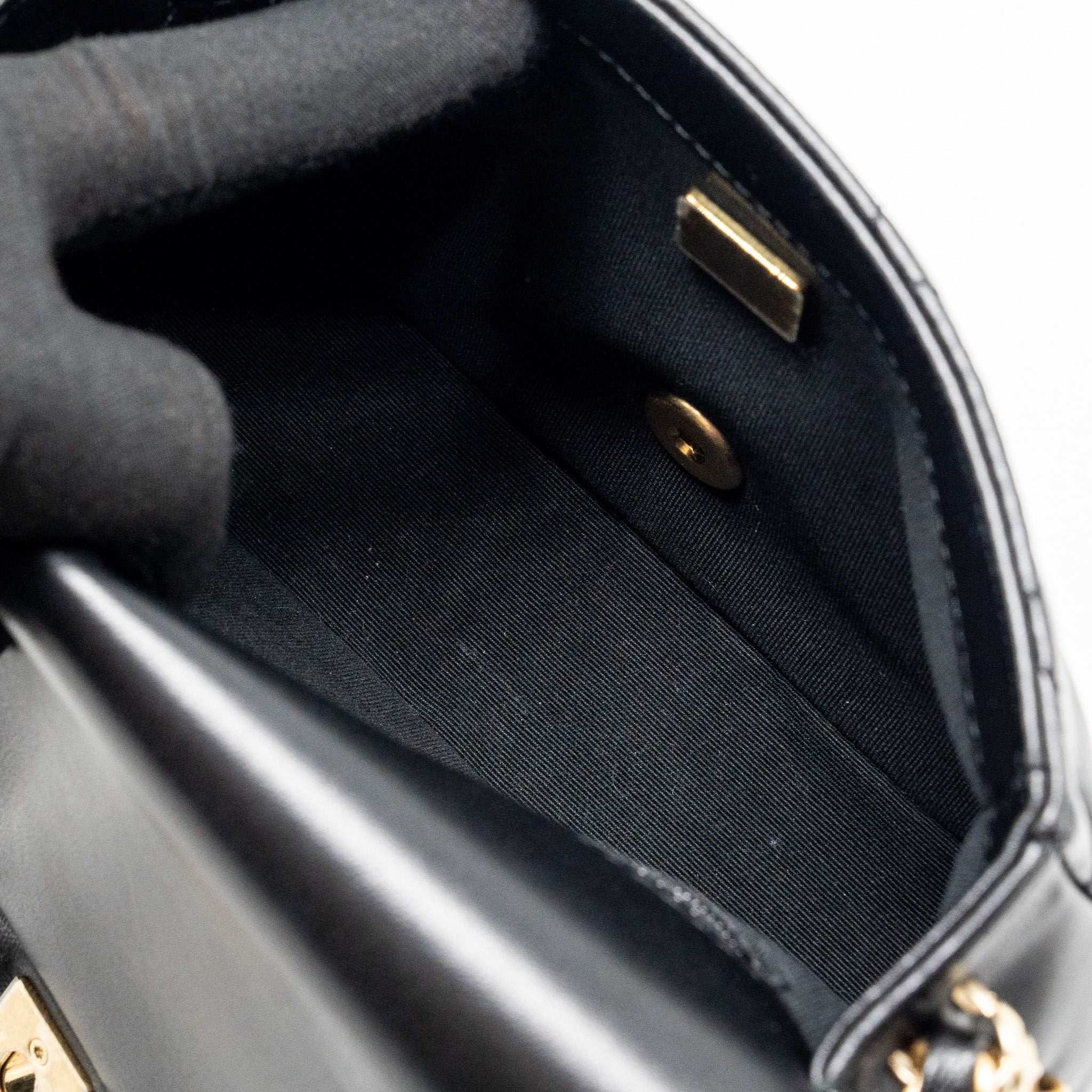 Chanel Quilted flap bag with detailed logo and chain lambskin black  (microchip)