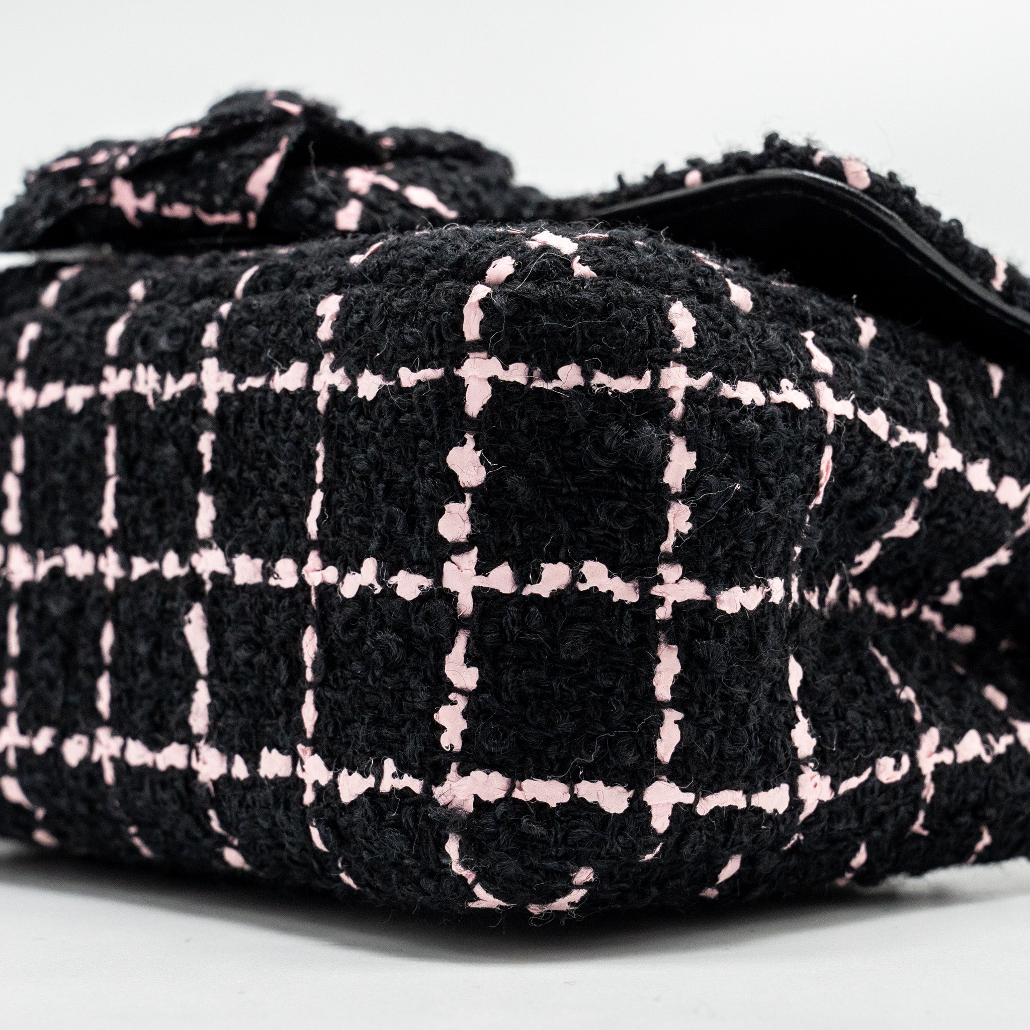 Chanel 23K Flower Bomb Mini Rectangular Flap Bag Tweed Black / Pink L (Microchip)