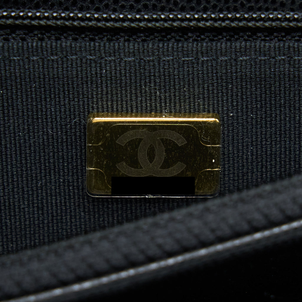 Chanel 22S Wallet On Chains With Detail CC Logo Caviar Black L
