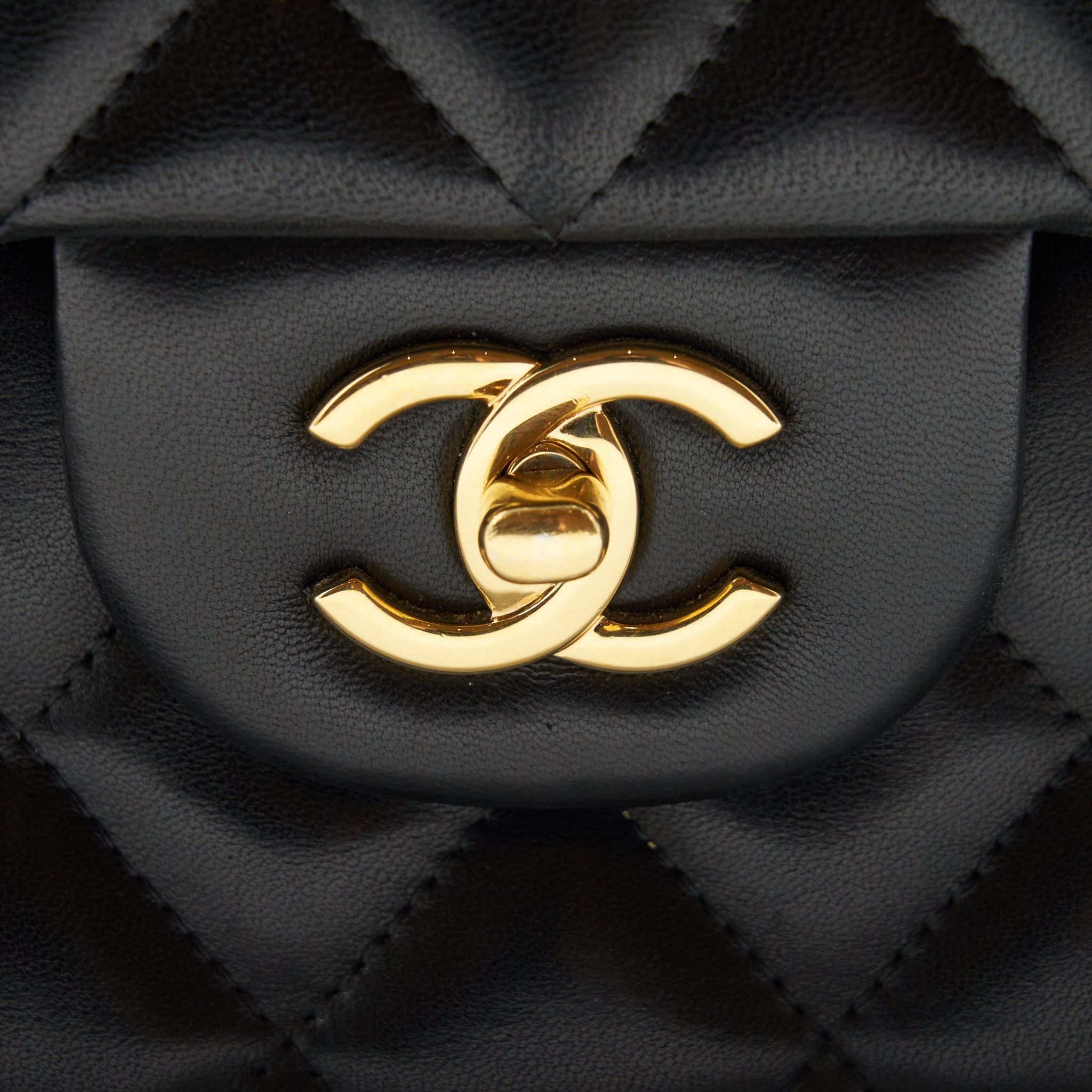 Chanel Classic Jumbo double flap Bag Lambskin Black