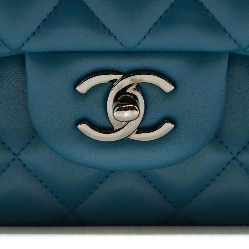 Chanel Jumbo Classic Double Flap Bag Lambskin Green