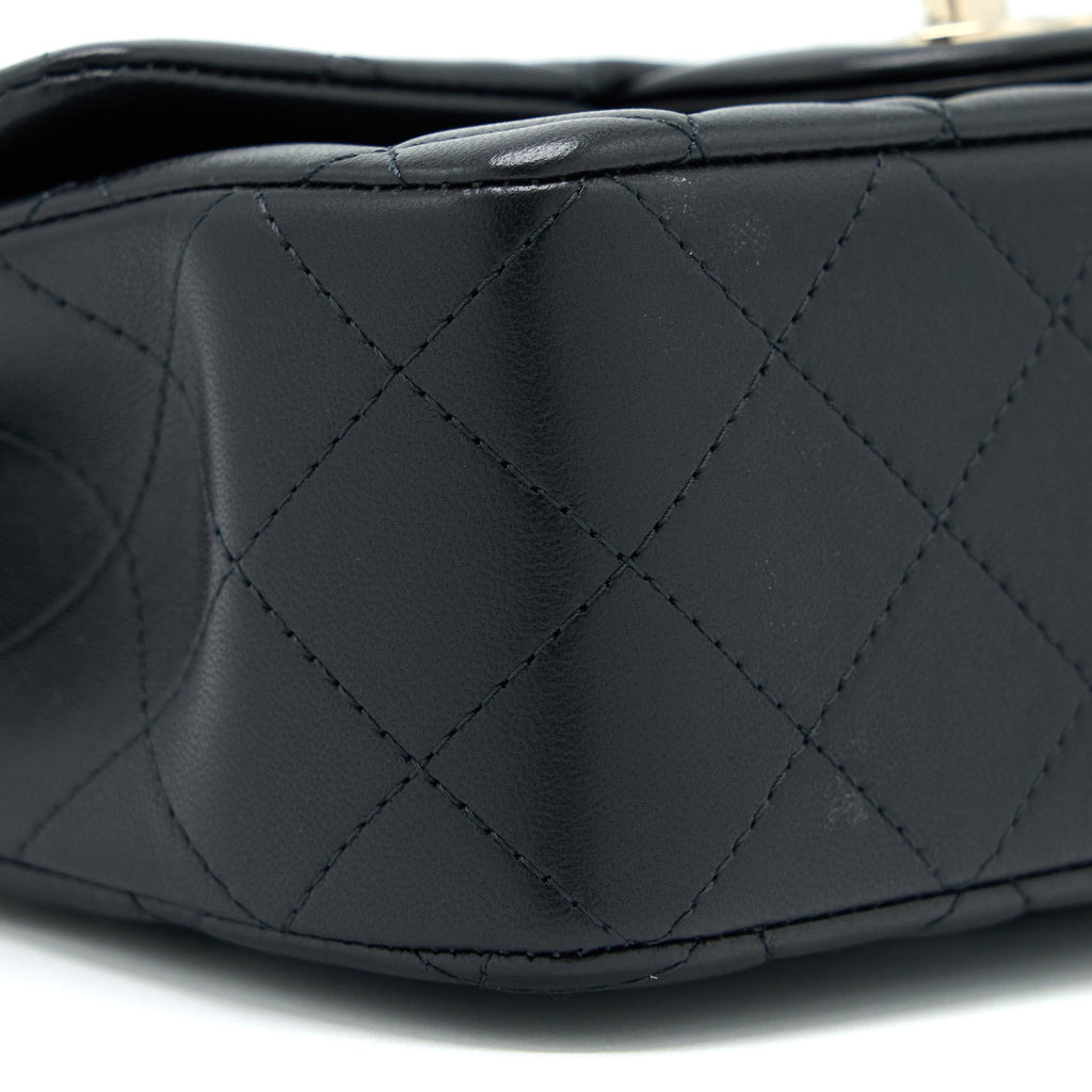 Chanel 22P lion charm Top Handle Mini Rectangular flap bag Lambskin Black L (Microchip)