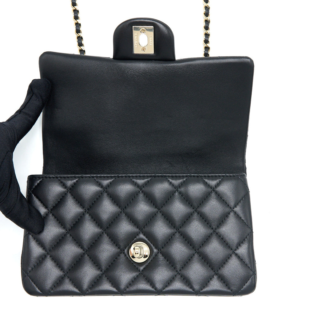 Chanel 22P lion charm Top Handle Mini Rectangular flap bag Lambskin Black L (Microchip)