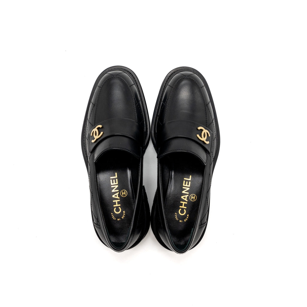 Chanel size 36.5 CC logo loafer black