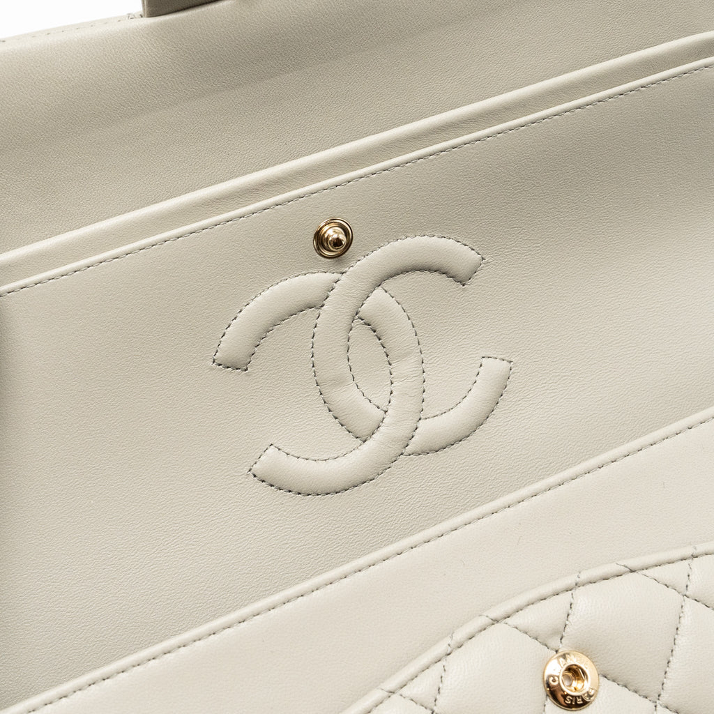Chanel Medium Classic double flap bag lambskin light grey L (Microchip)