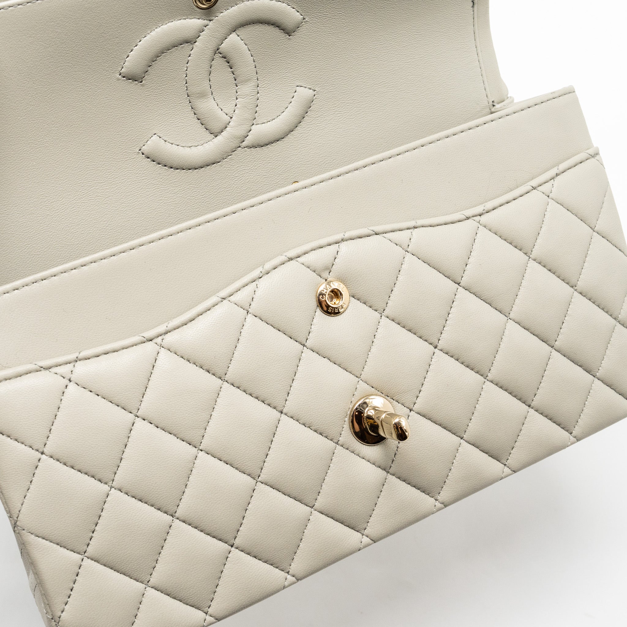 Chanel Medium Classic double flap bag lambskin light grey L (Microchip)