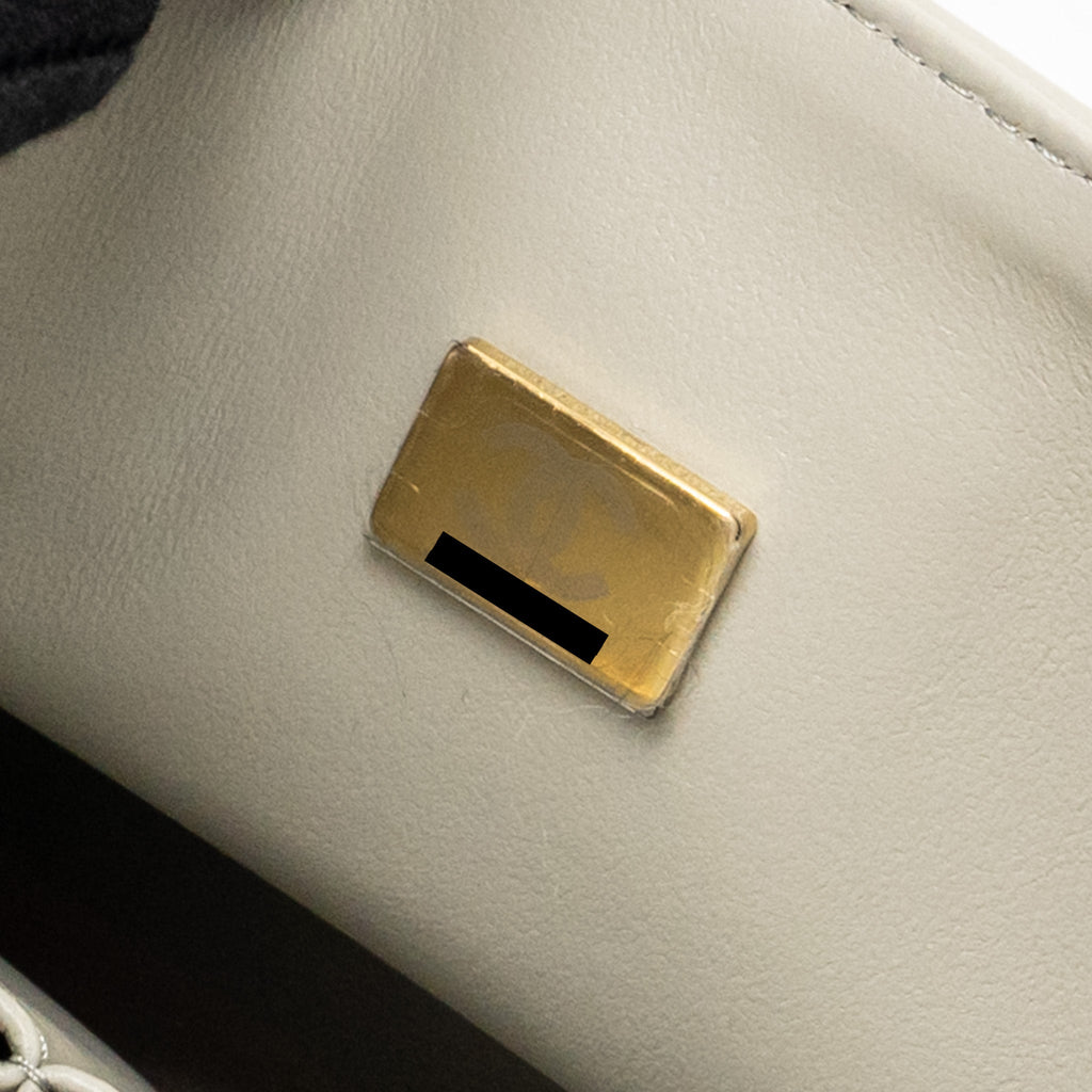 Chanel Medium Classic double flap bag lambskin light grey L (Microchip)