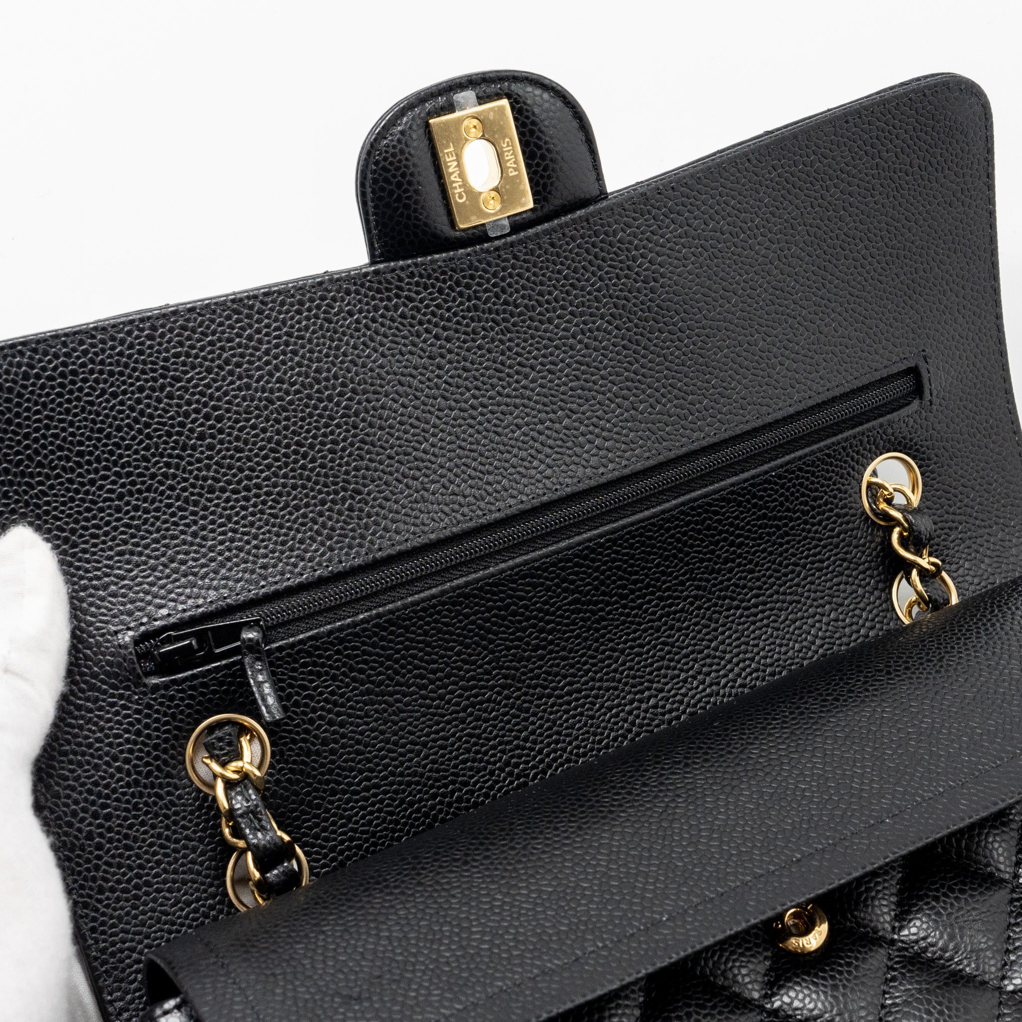 Chanel medium classic double flap bag Caviar black  (microchip)
