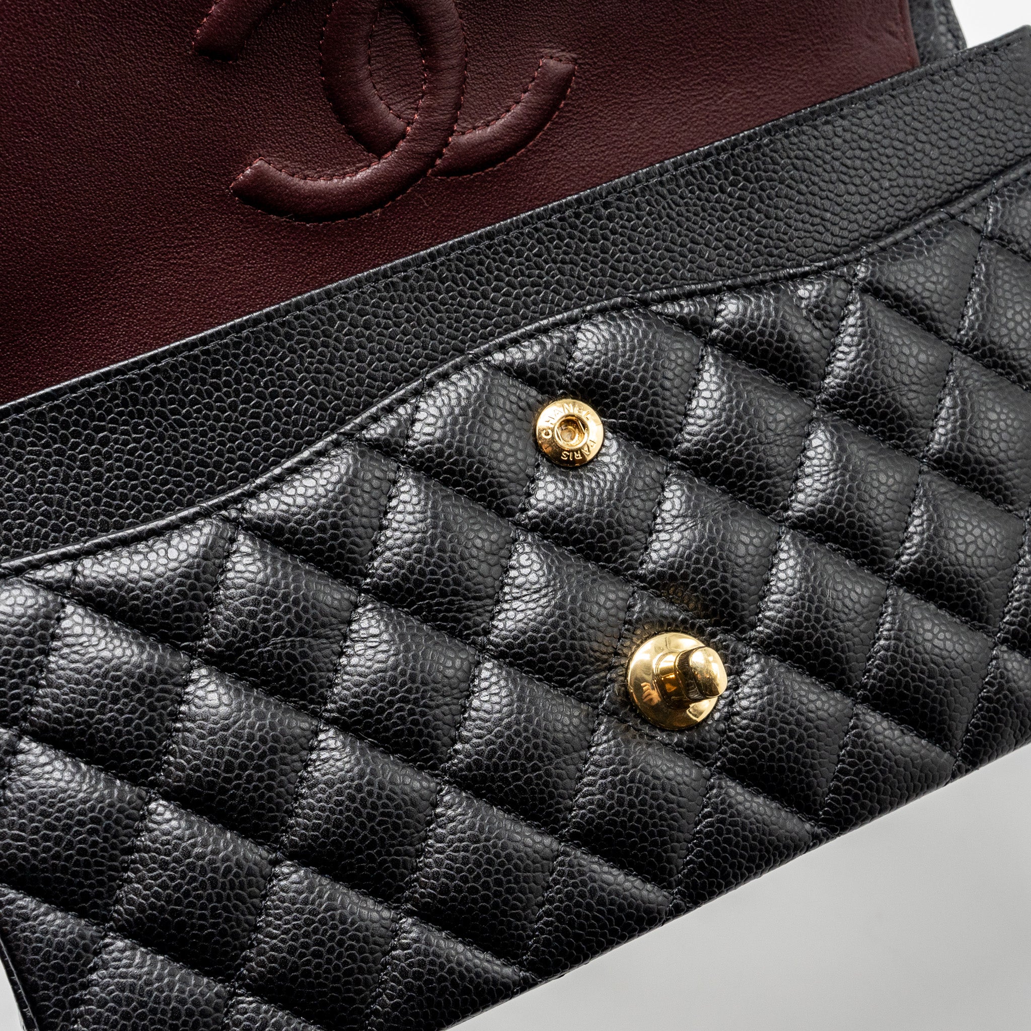 Chanel medium classic double flap bag Caviar black  (microchip)
