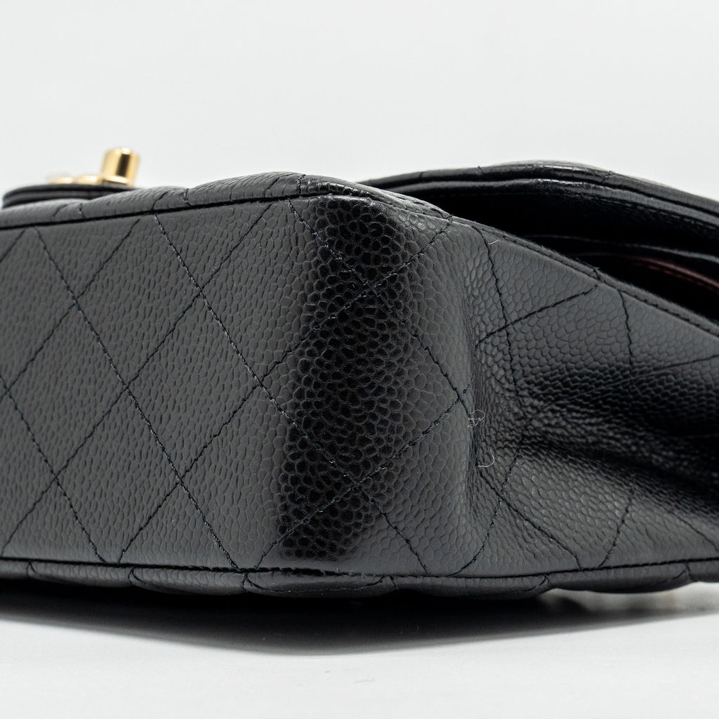 Chanel medium classic double flap bag Caviar black  (microchip)