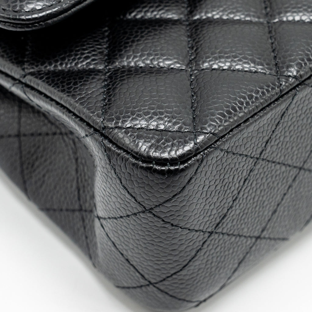 Chanel medium classic double flap bag Caviar black  (microchip)