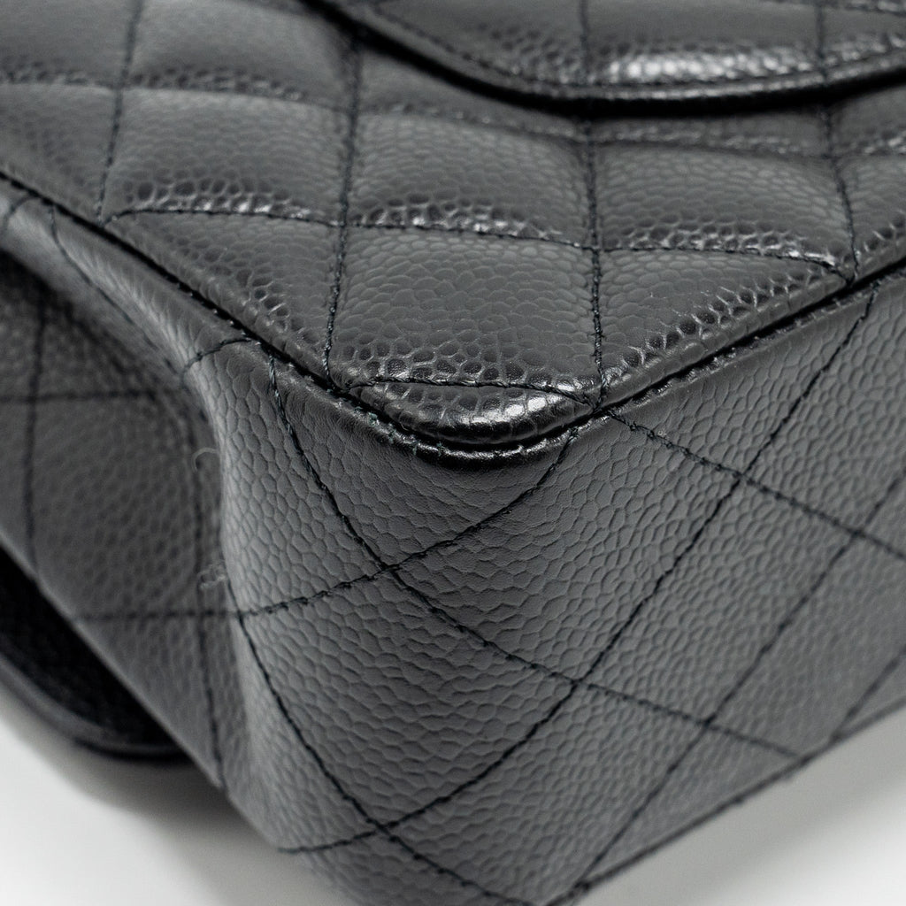 Chanel medium classic double flap bag Caviar black  (microchip)