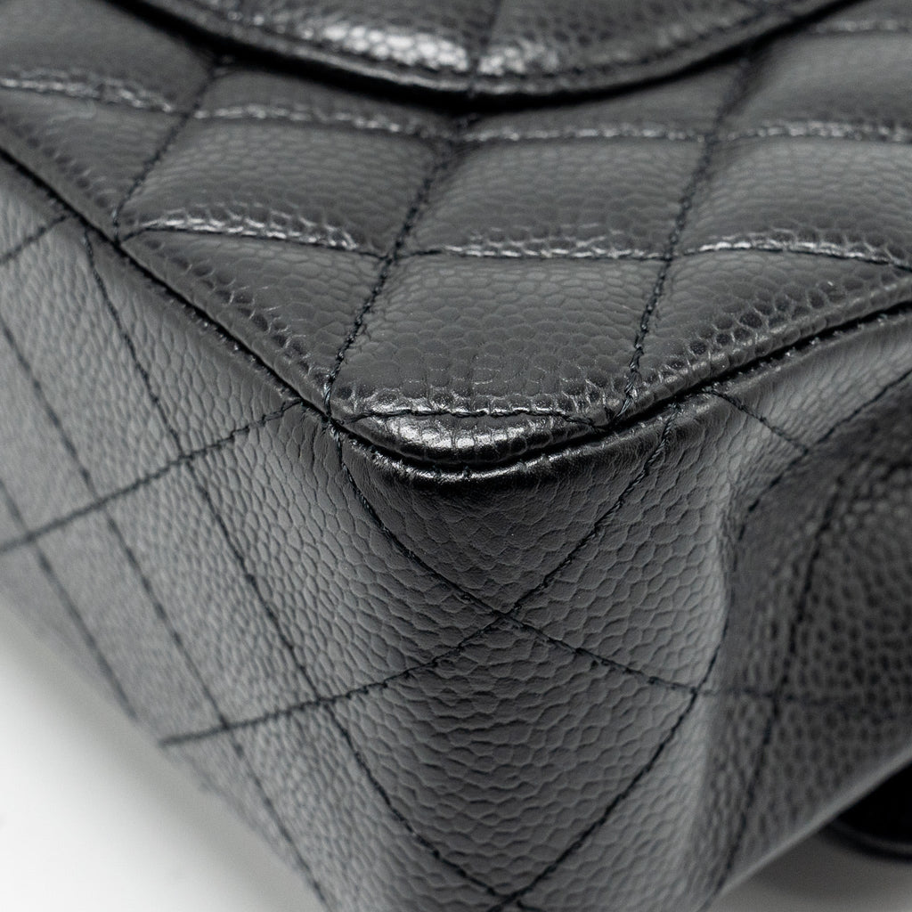 Chanel medium classic double flap bag Caviar black  (microchip)